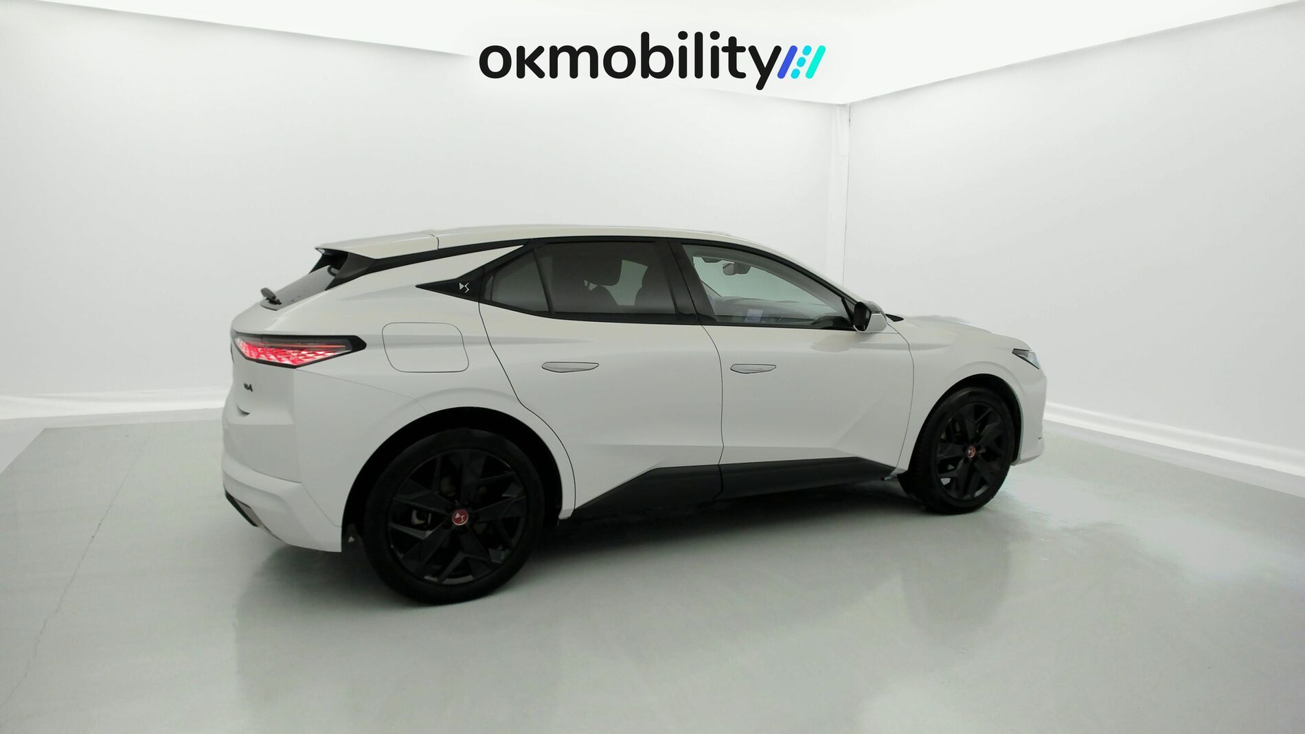 ds ds4 performance line + E-TENSE 225 CA 2023 blanco nacarado 13