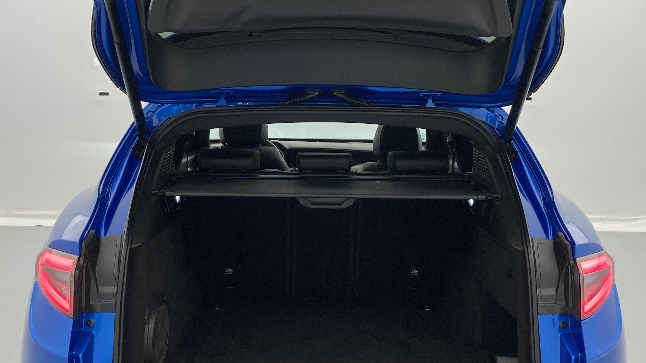 alfa romeo stelvio competizione 2.0 TURBO 280 AWD CA 2023 azul misano 25