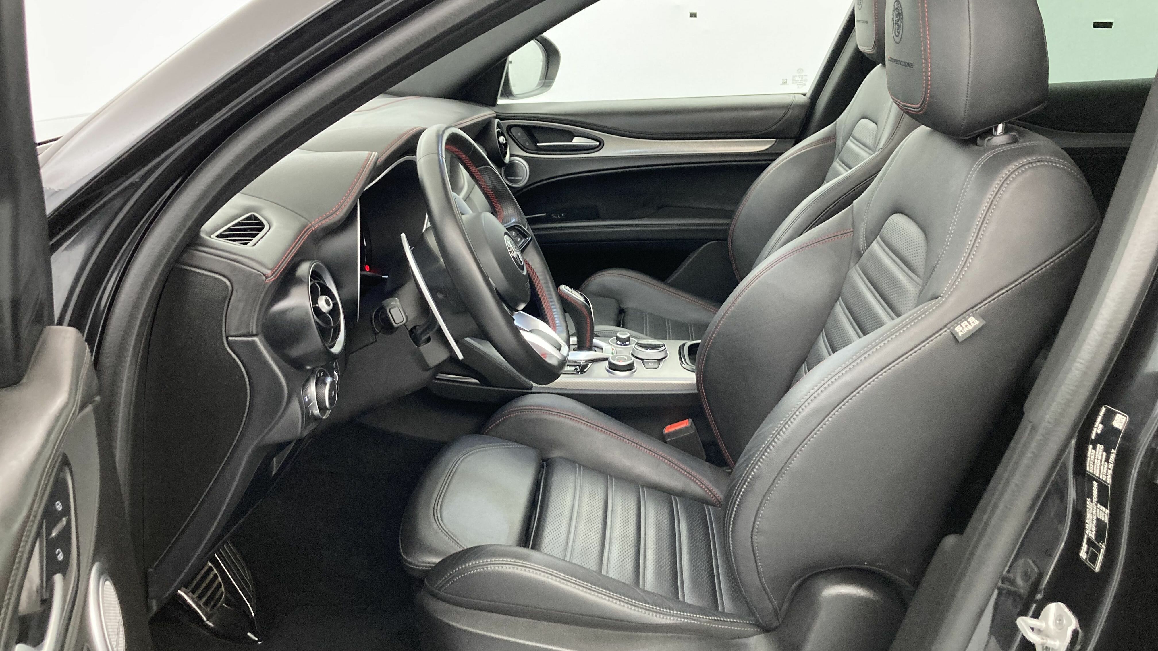 alfa romeo stelvio competizione 2.0 TURBO 280 AWD CA 2023 negro volcano 15