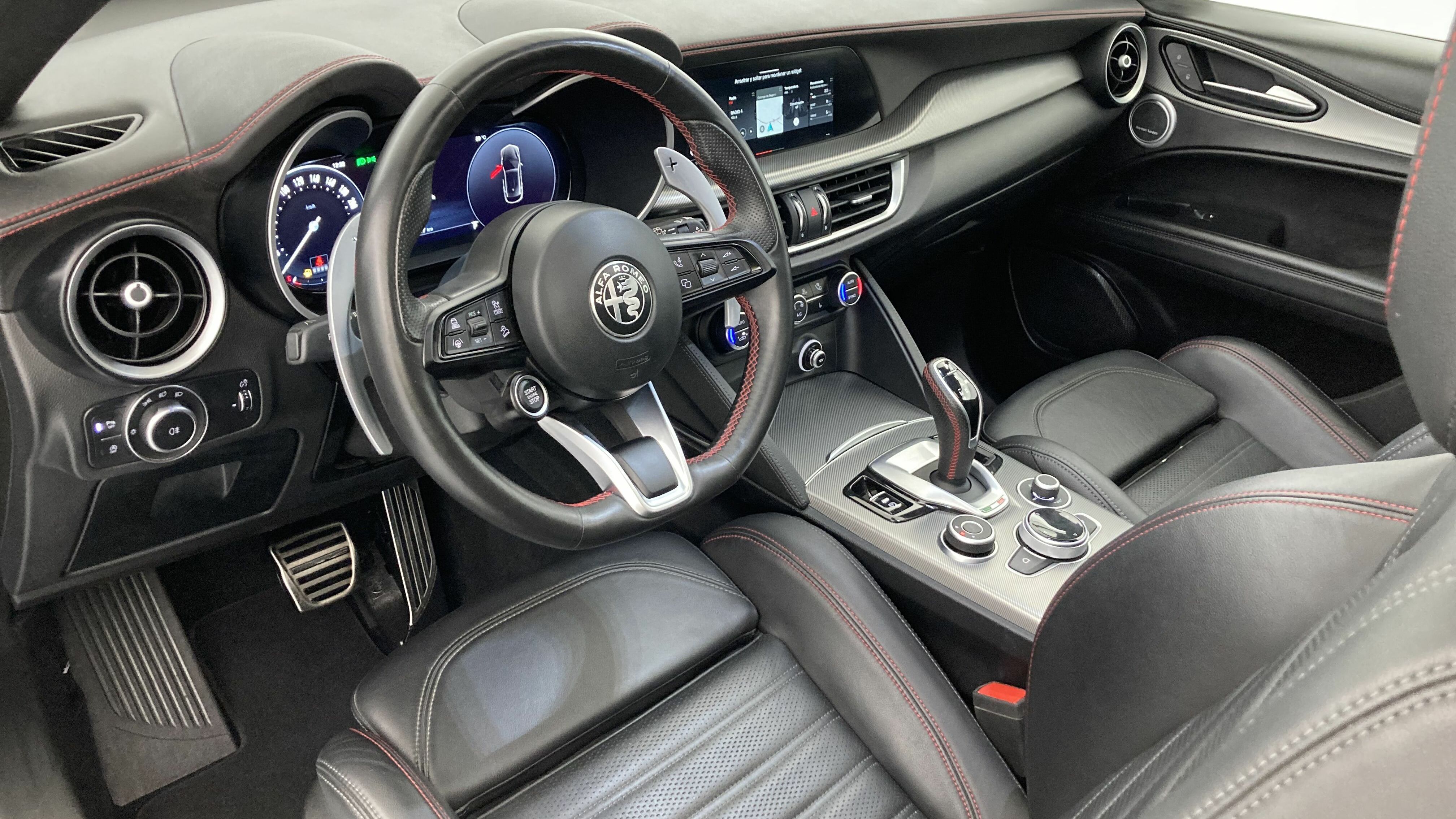 alfa romeo stelvio competizione 2.0 TURBO 280 AWD CA 2023 negro volcano 16