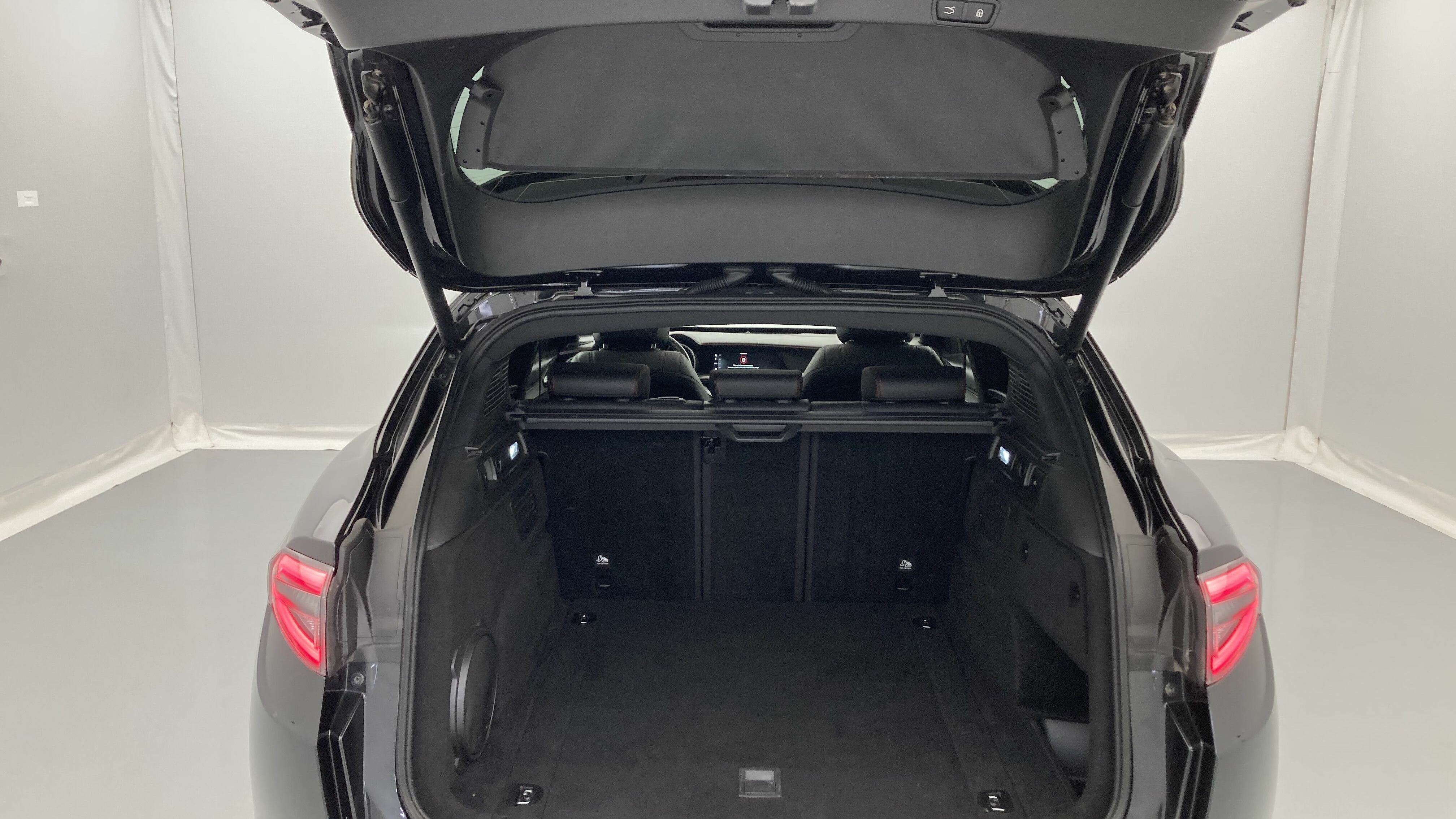 alfa romeo stelvio competizione 2.0 TURBO 280 AWD CA 2023 negro volcano 24