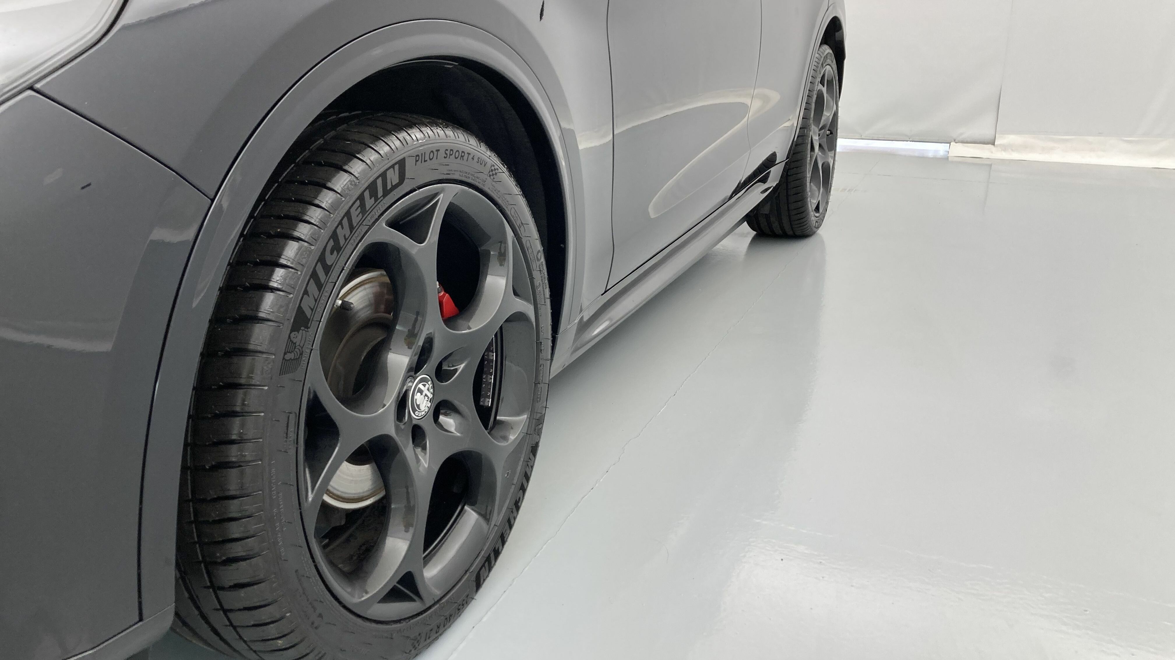 alfa romeo stelvio competizione 2.0 TURBO 280 AWD CA 2023 negro volcano 26