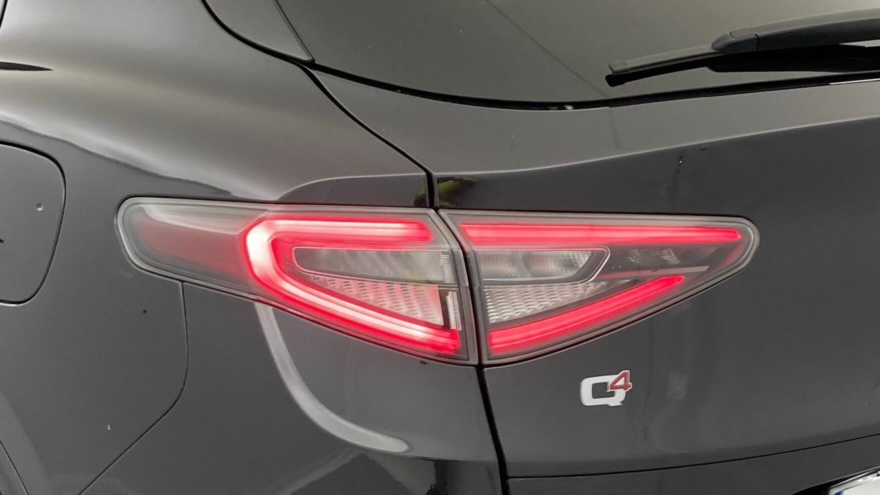 alfa romeo stelvio competizione 2.0 TURBO 280 AWD CA 2023 negro volcano 30