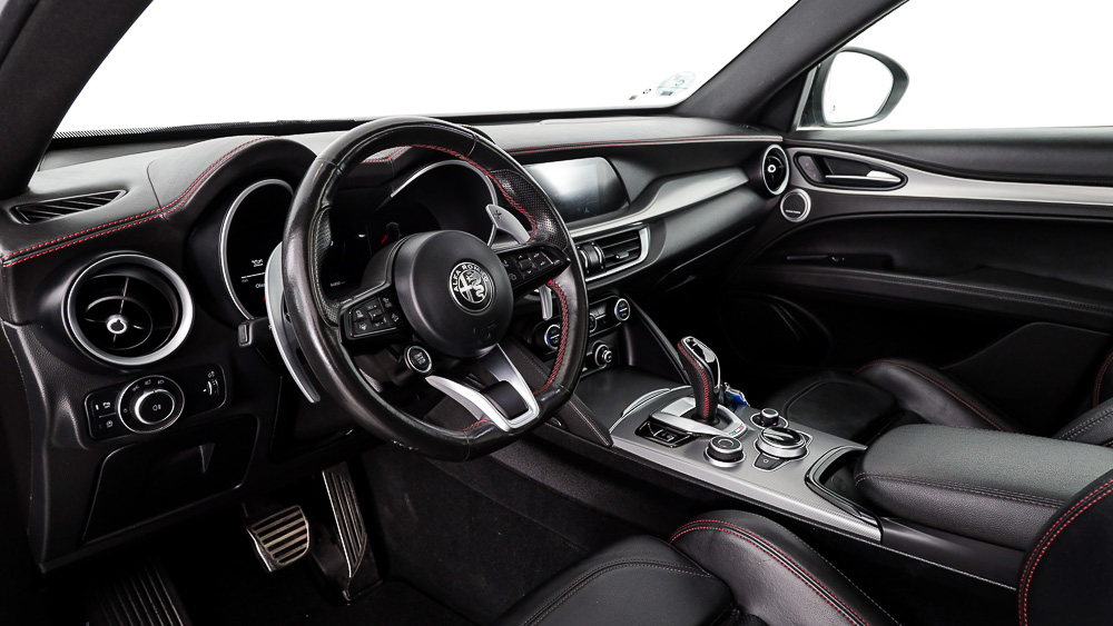 alfa romeo stelvio competizione 2.0 TURBO 280 AWD CA 2023 negro volcano 14