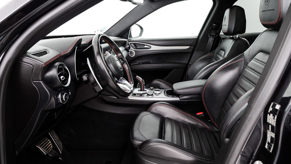 alfa romeo stelvio competizione 2.0 TURBO 280 AWD CA 2023 negro volcano 19