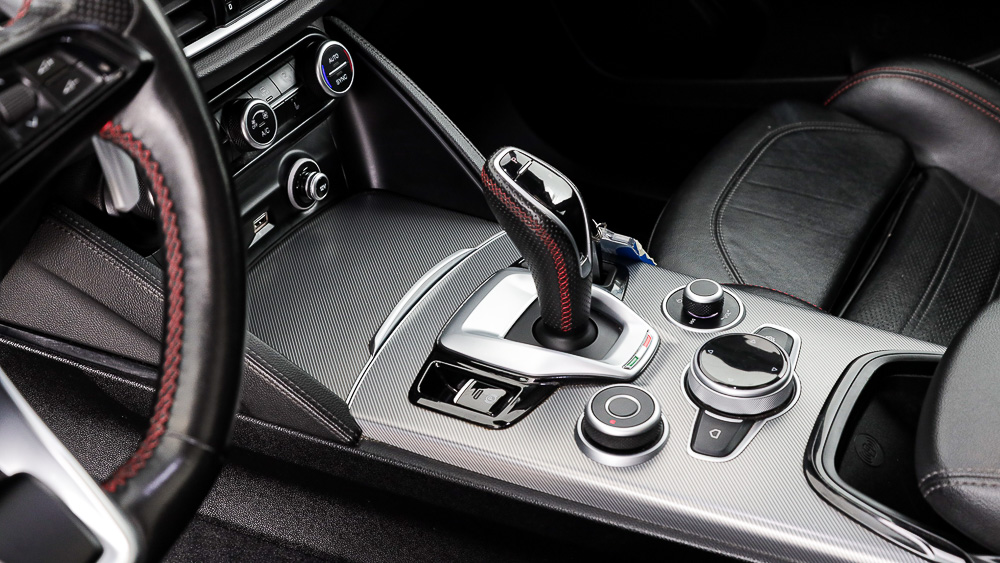 alfa romeo stelvio competizione 2.0 TURBO 280 AWD CA 2023 negro volcano 21