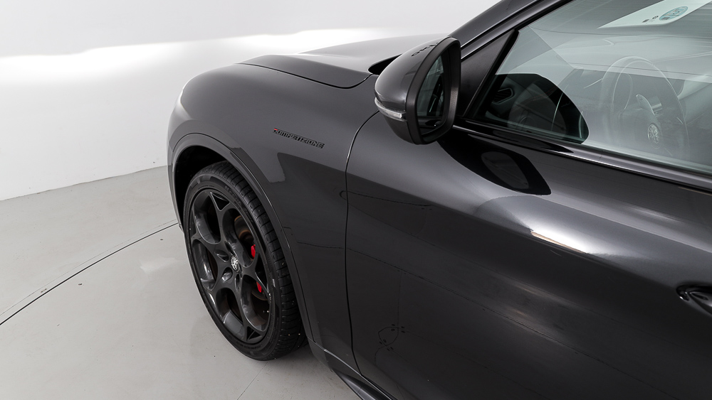 alfa romeo stelvio competizione 2.0 TURBO 280 AWD CA 2023 negro volcano 26