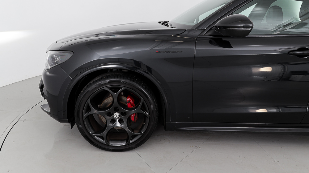 alfa romeo stelvio competizione 2.0 TURBO 280 AWD CA 2023 negro volcano 27