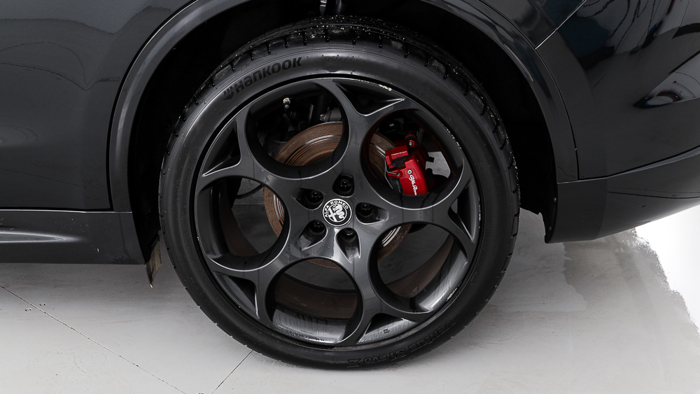 alfa romeo stelvio competizione 2.0 TURBO 280 AWD CA 2023 negro volcano 28