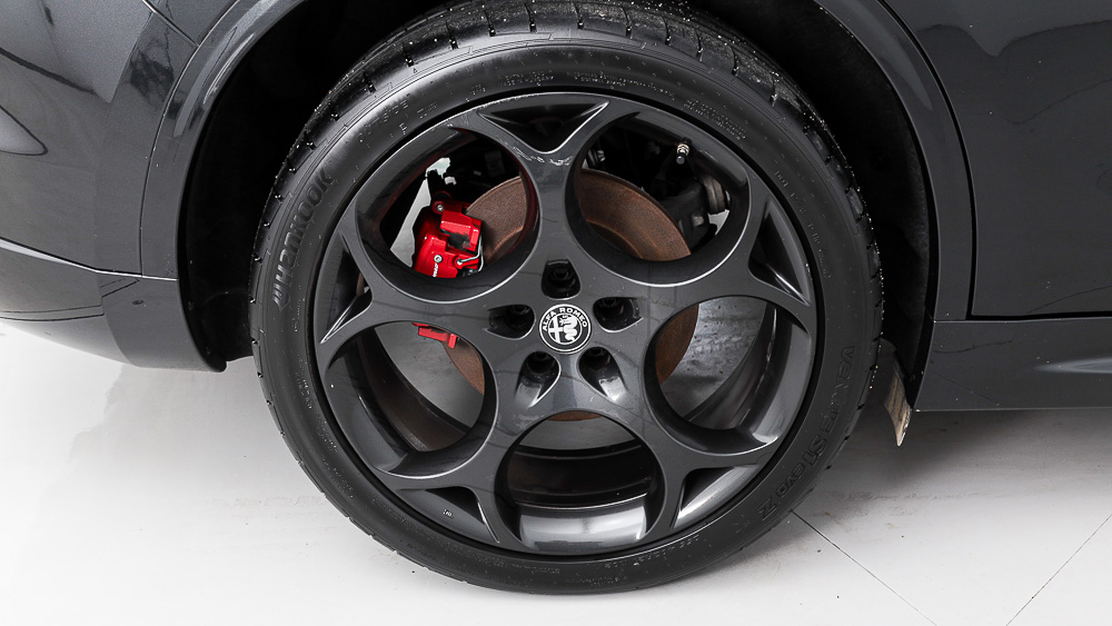 alfa romeo stelvio competizione 2.0 TURBO 280 AWD CA 2023 negro volcano 29