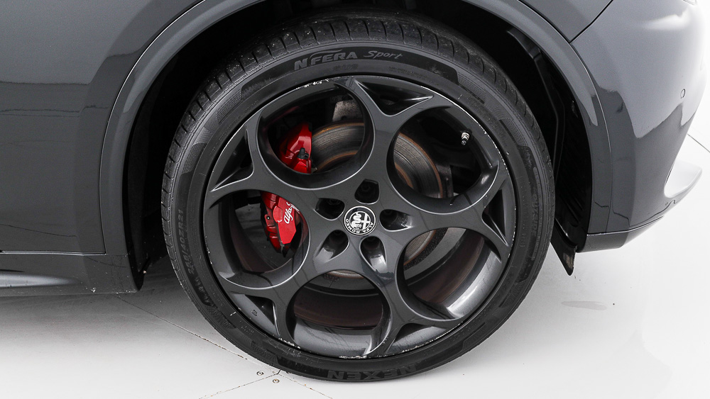 alfa romeo stelvio competizione 2.0 TURBO 280 AWD CA 2023 negro volcano 30