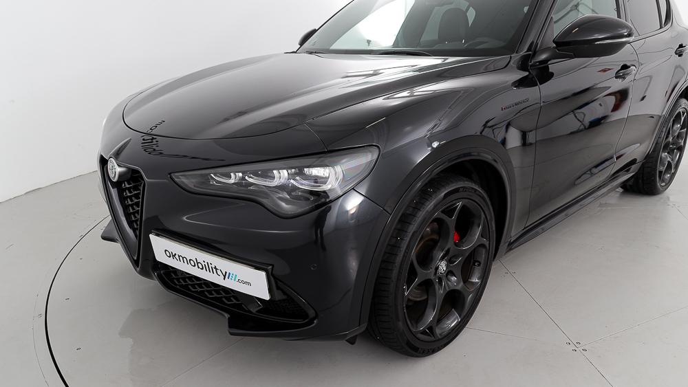 alfa romeo stelvio competizione 2.0 TURBO 280 AWD CA 2023 negro volcano 31