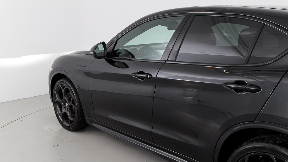 alfa romeo stelvio competizione 2.0 TURBO 280 AWD CA 2023 negro volcano 38