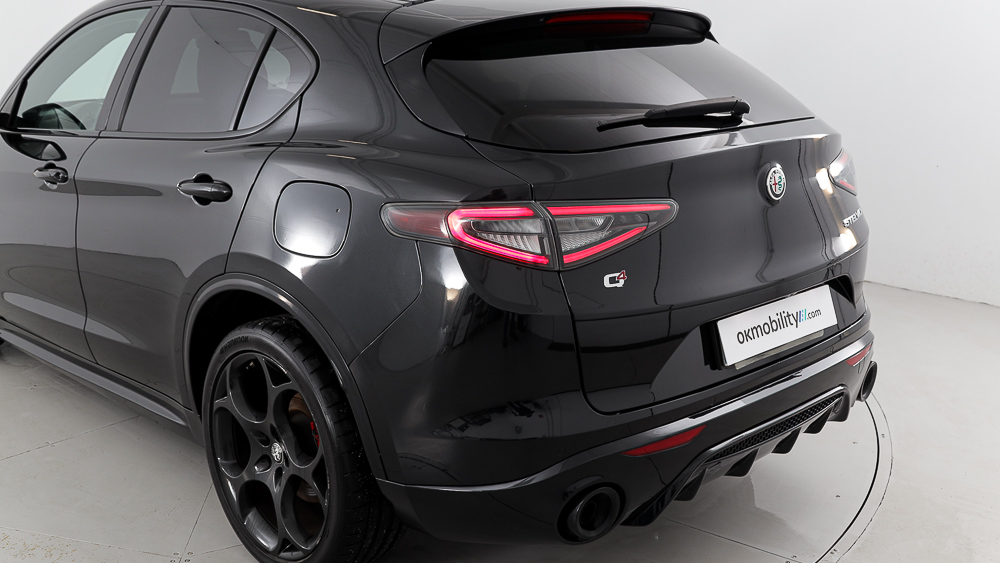 alfa romeo stelvio competizione 2.0 TURBO 280 AWD CA 2023 negro volcano 40