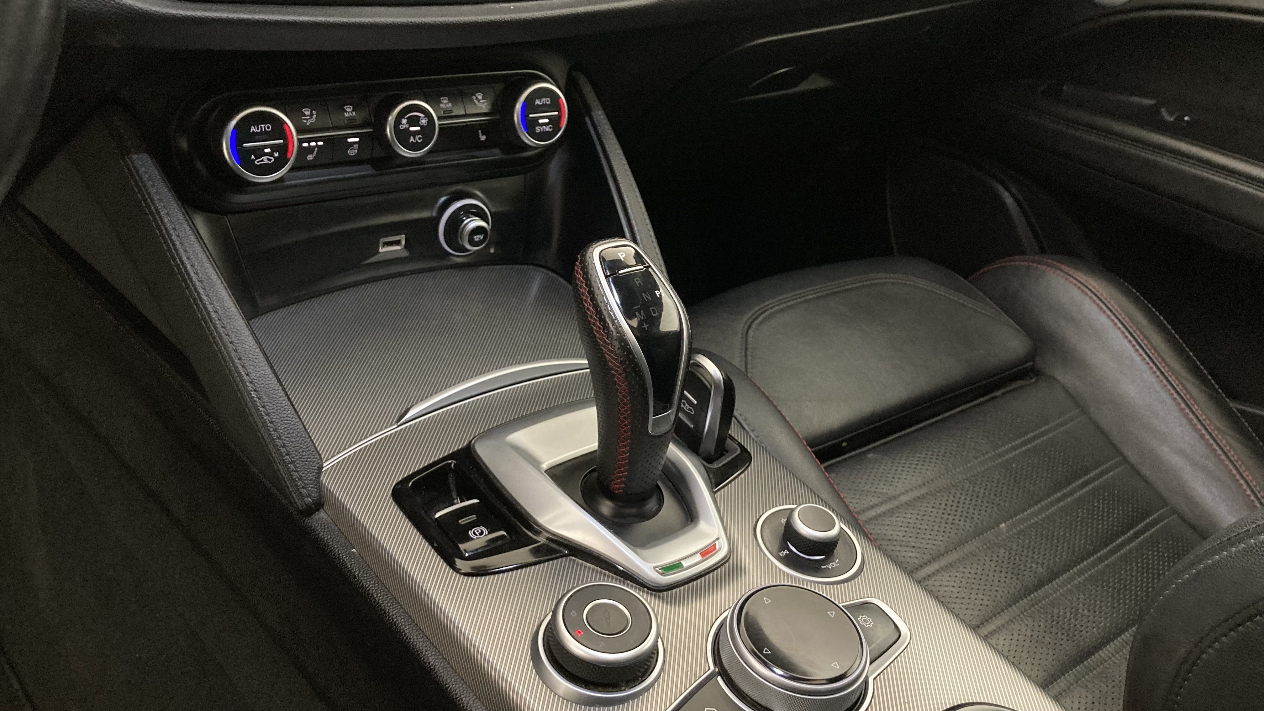 alfa romeo stelvio competizione 2.0 TURBO 280 AWD CA 2023 rojo alfa 12