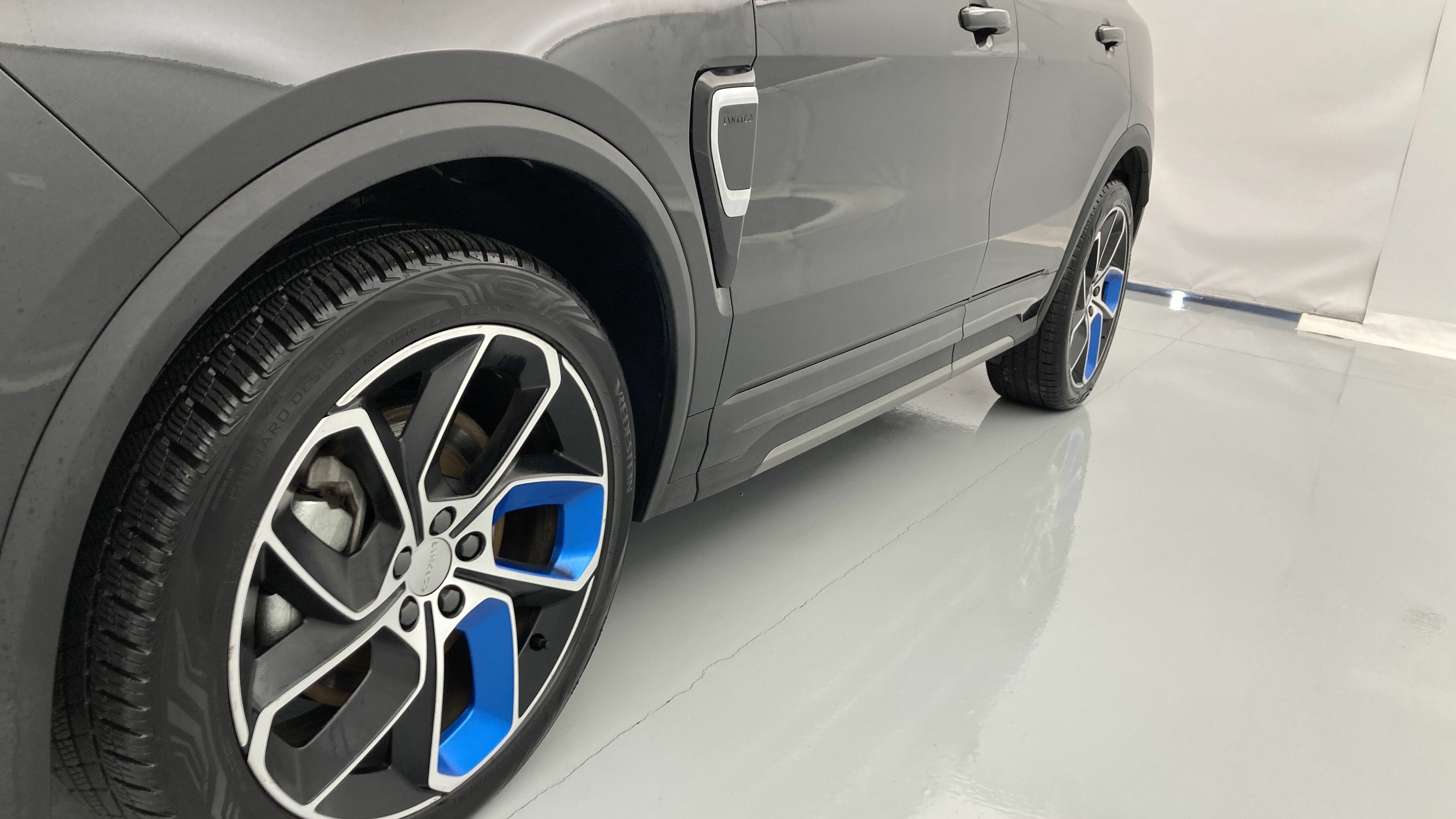 lynk&co 1 nv 1.5 PHEV 261 2022 black 25