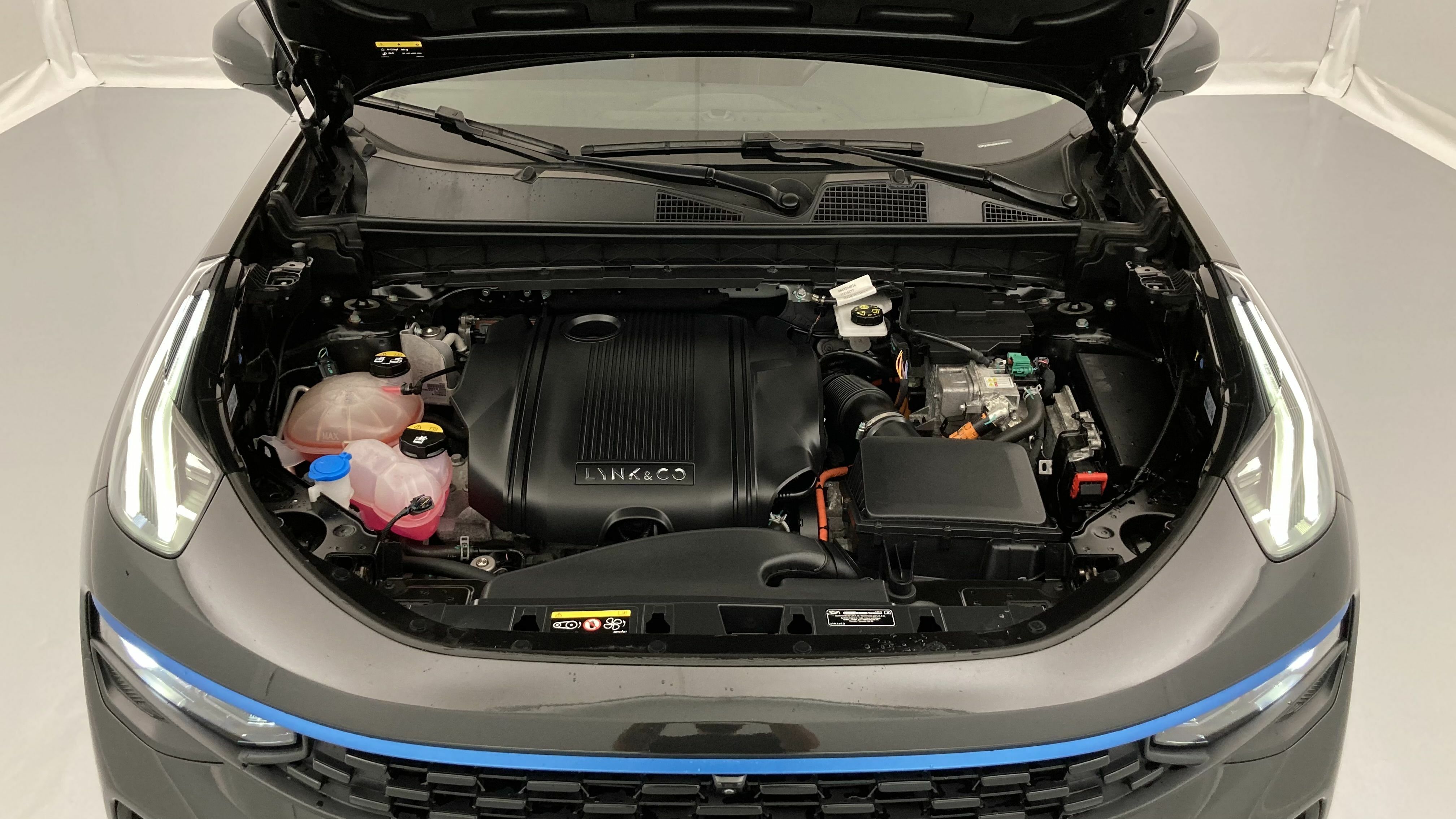 lynk&co 1 nv 1.5 PHEV 261 2022 black 25