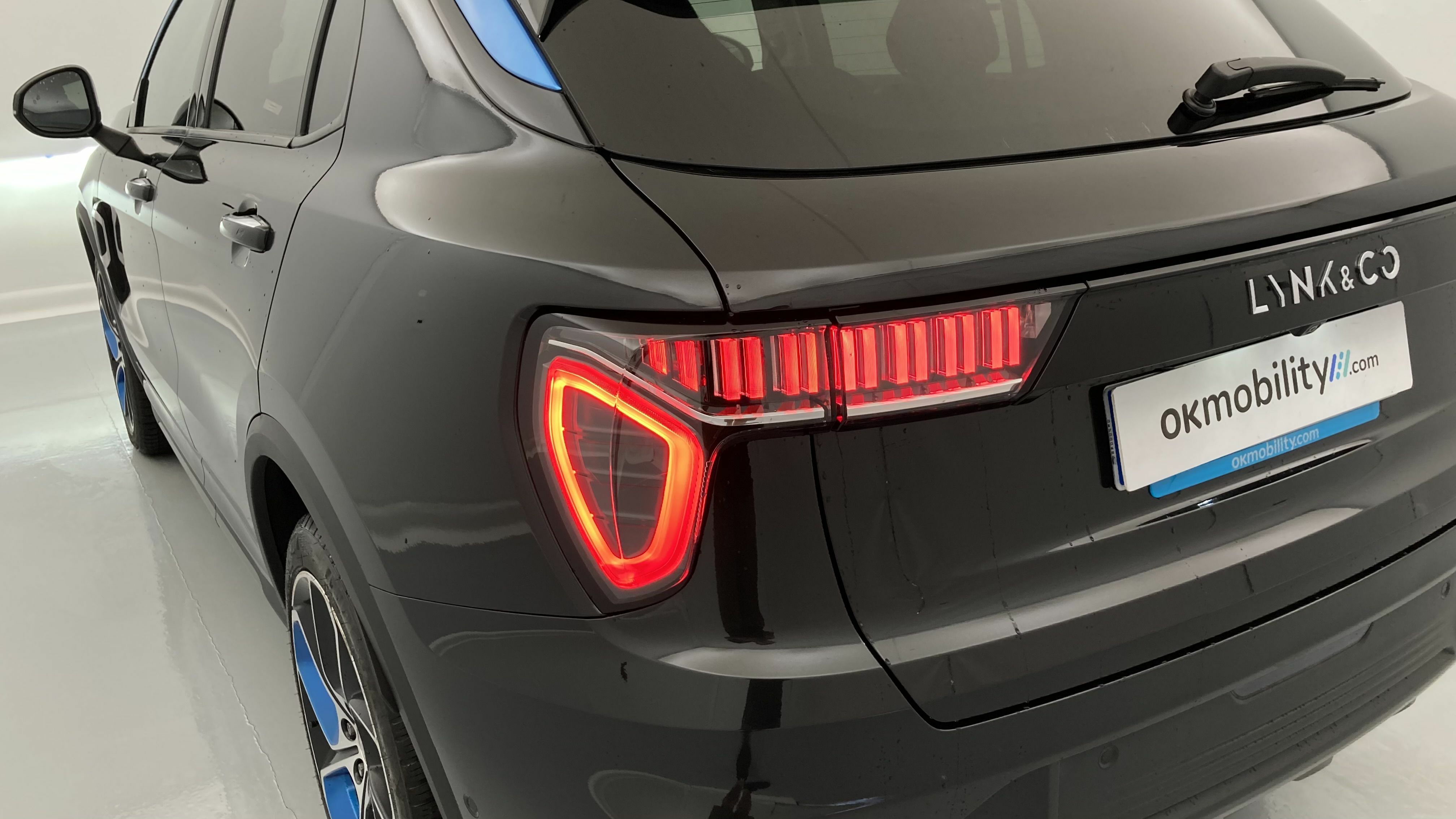 lynk&co 1 nv 1.5 PHEV 261 2022 black 30