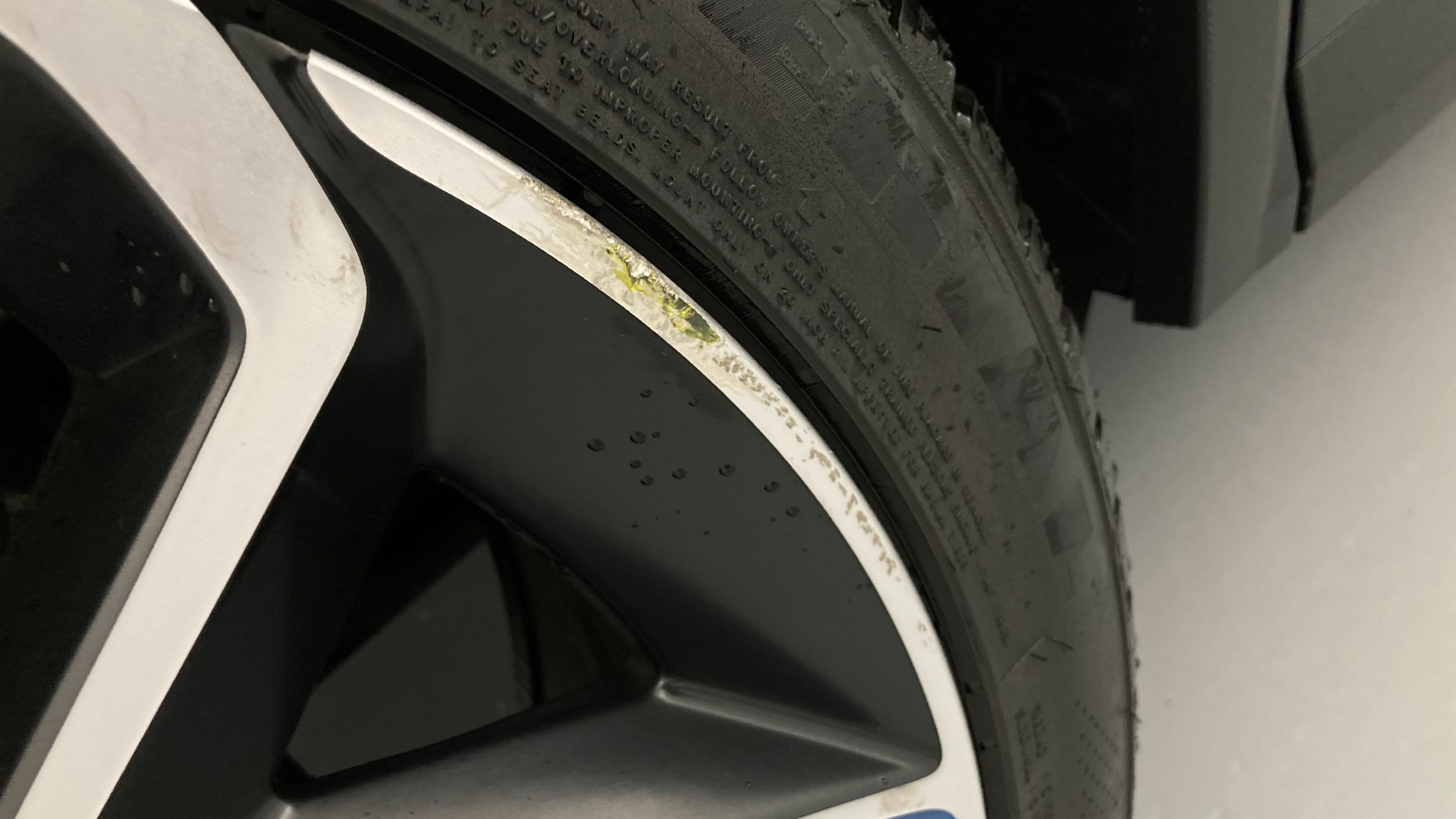 lynk&co 1 nv 1.5 PHEV 261 2022 black 33