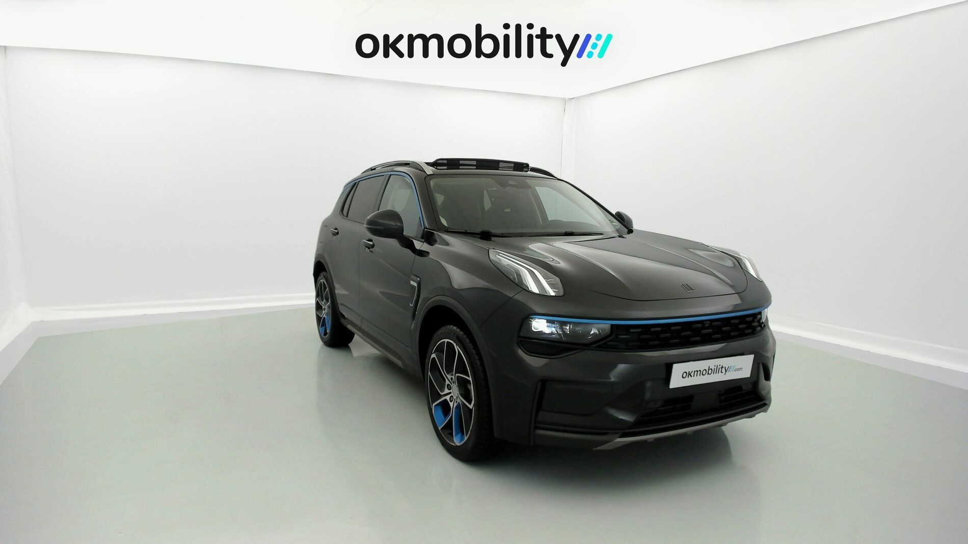 lynk&co 1 nv 1.5 PHEV 261 2022 black 3