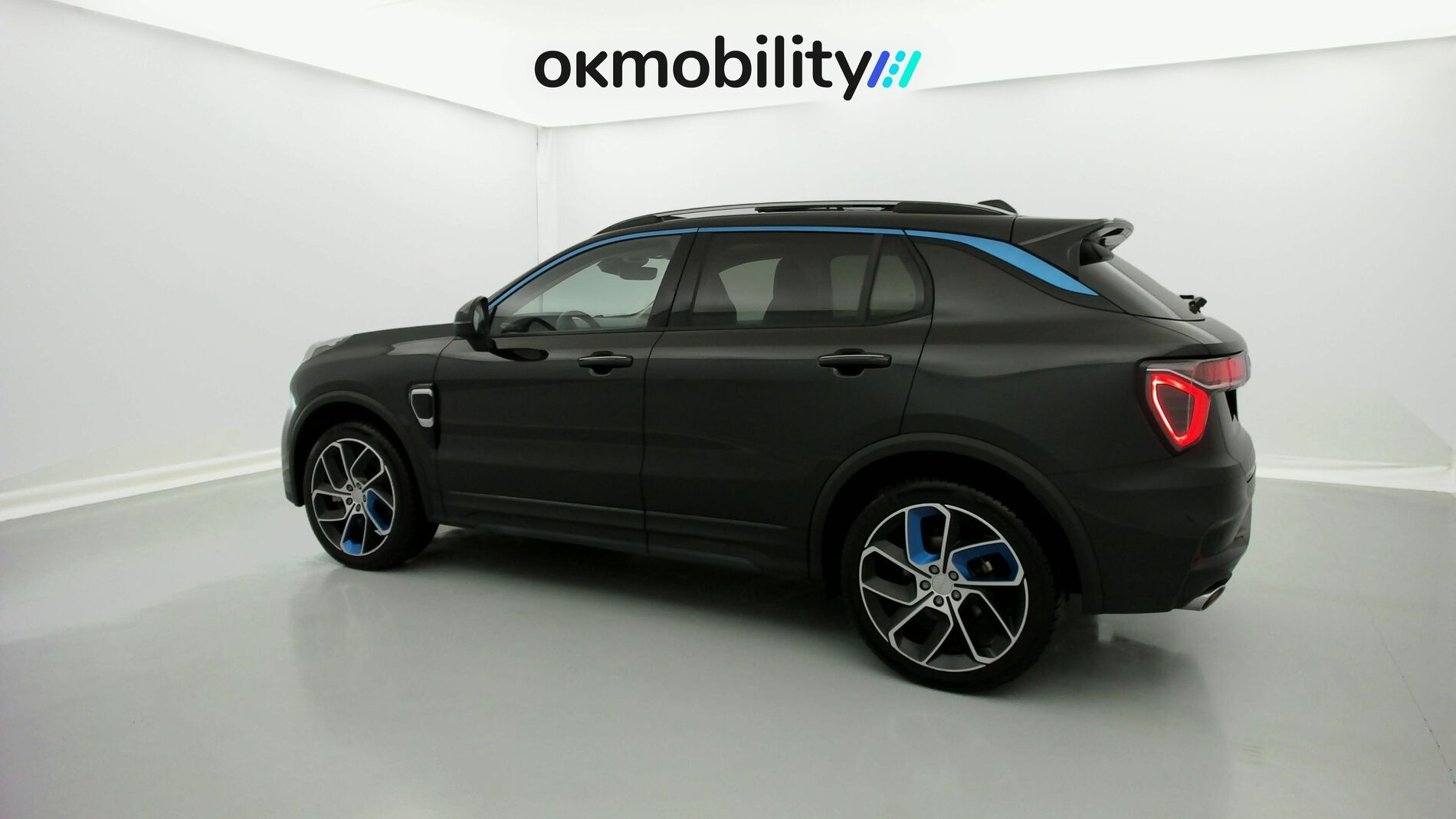 lynk&co 1 nv 1.5 PHEV 261 2022 black 8