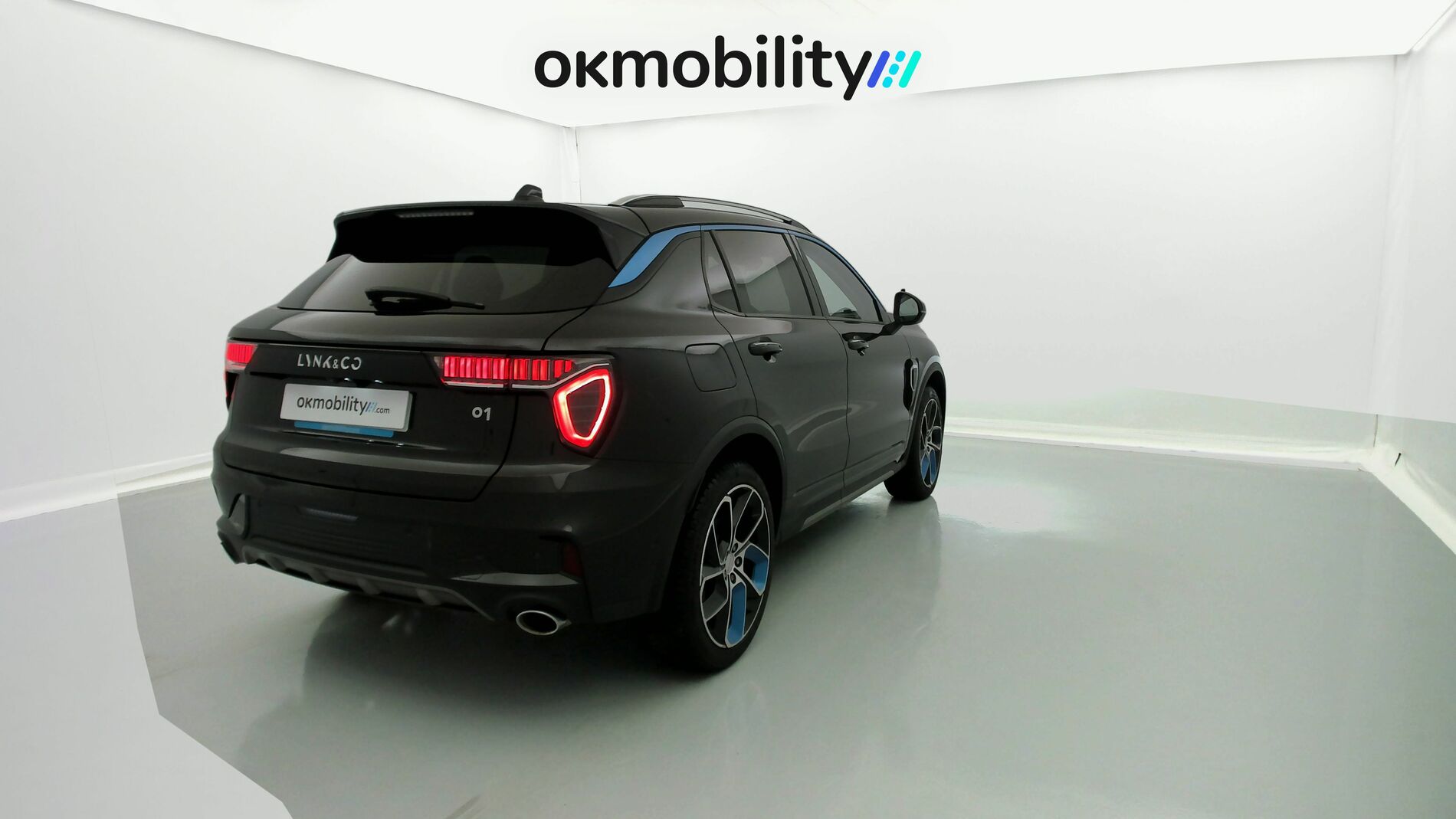lynk&co 1 nv 1.5 PHEV 261 2022 black 11
