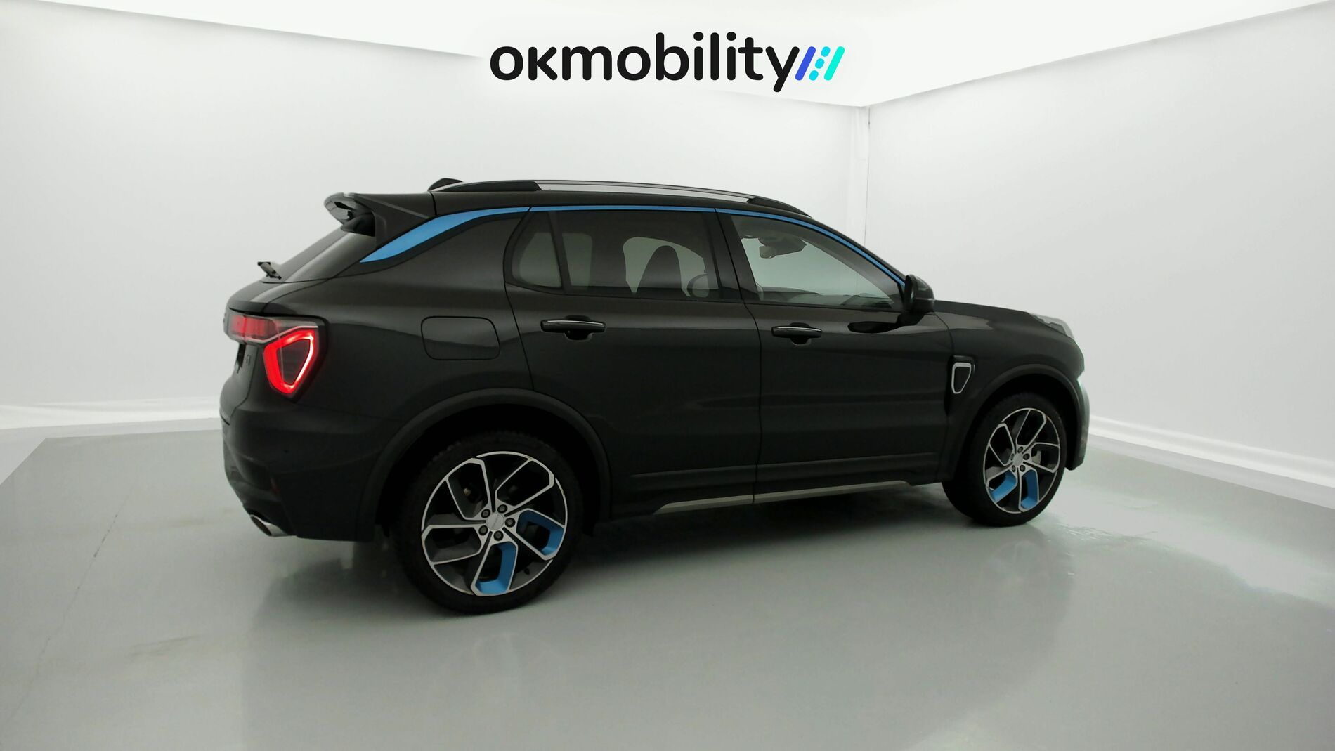 lynk&co 1 nv 1.5 PHEV 261 2022 black 12