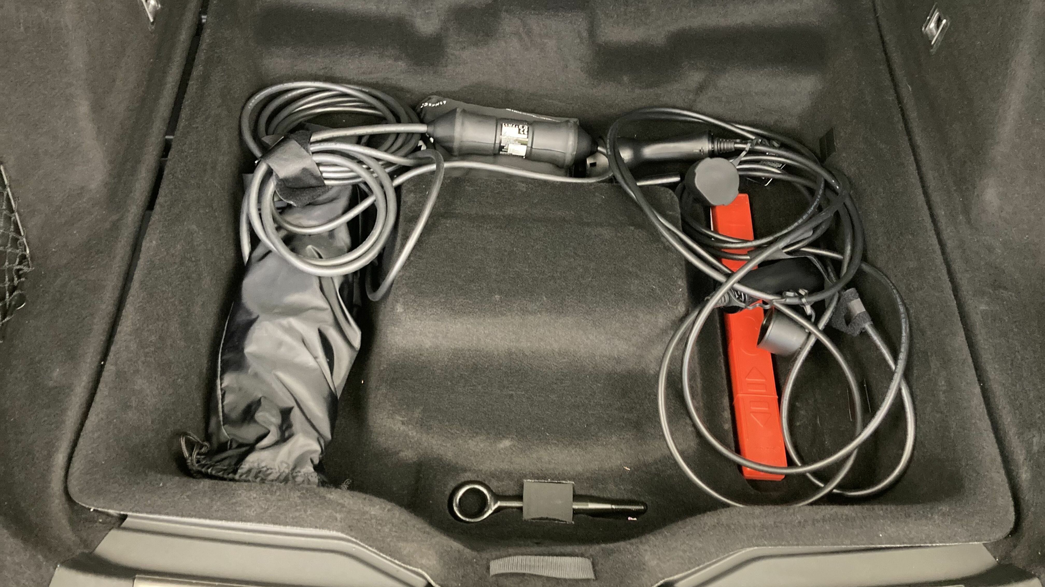 lynk&co 1 nv 1.5 PHEV 261 2022 black 24