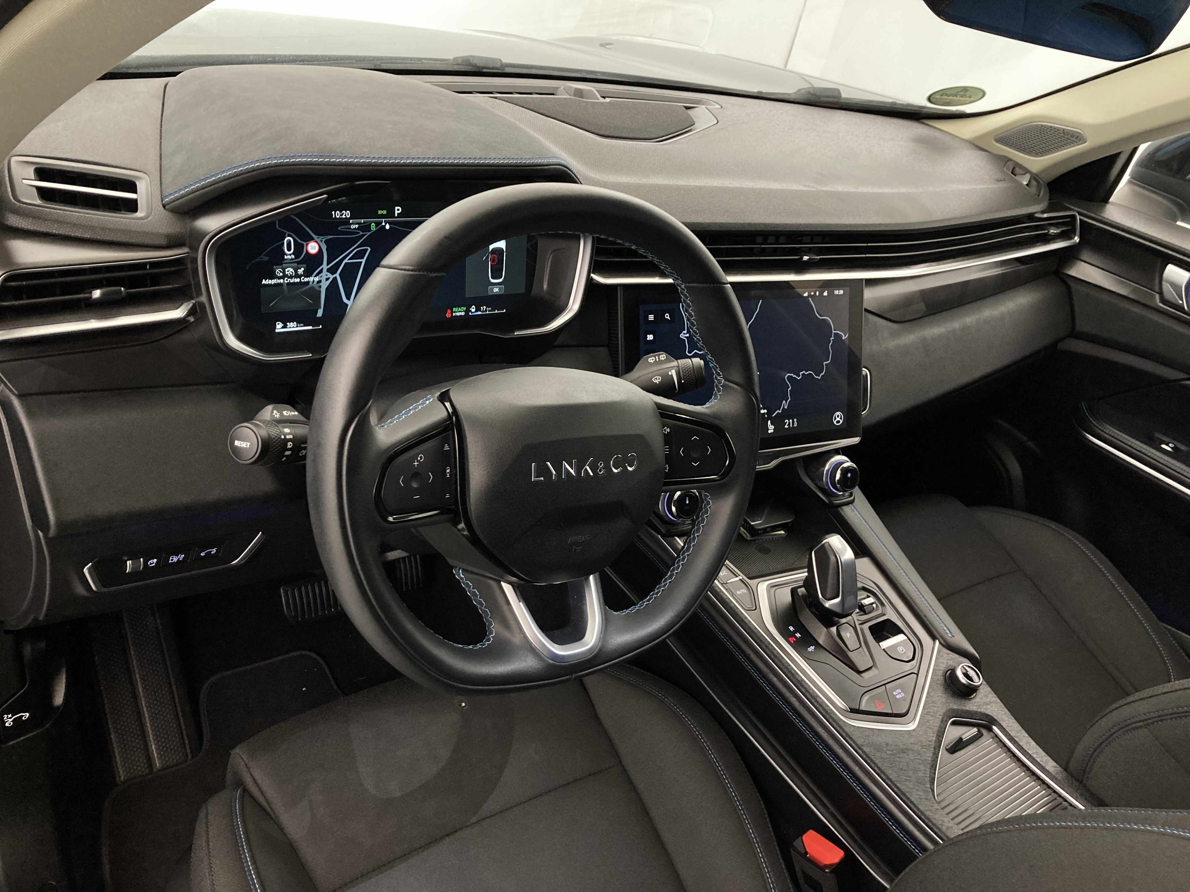 lynk&co 1 nv 1.5 PHEV 261 2022 black 18