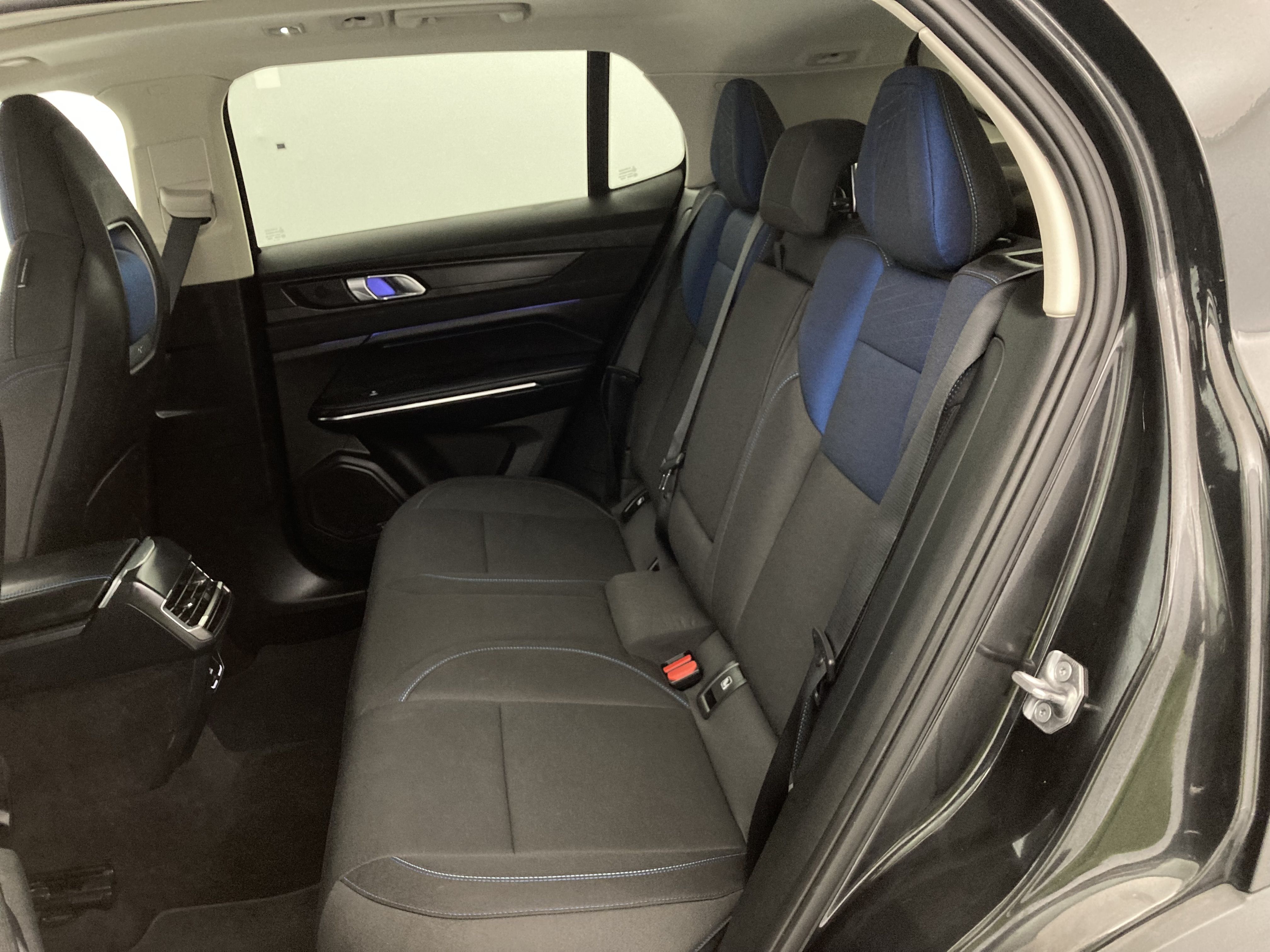 lynk&co 1 nv 1.5 PHEV 261 2022 black 21