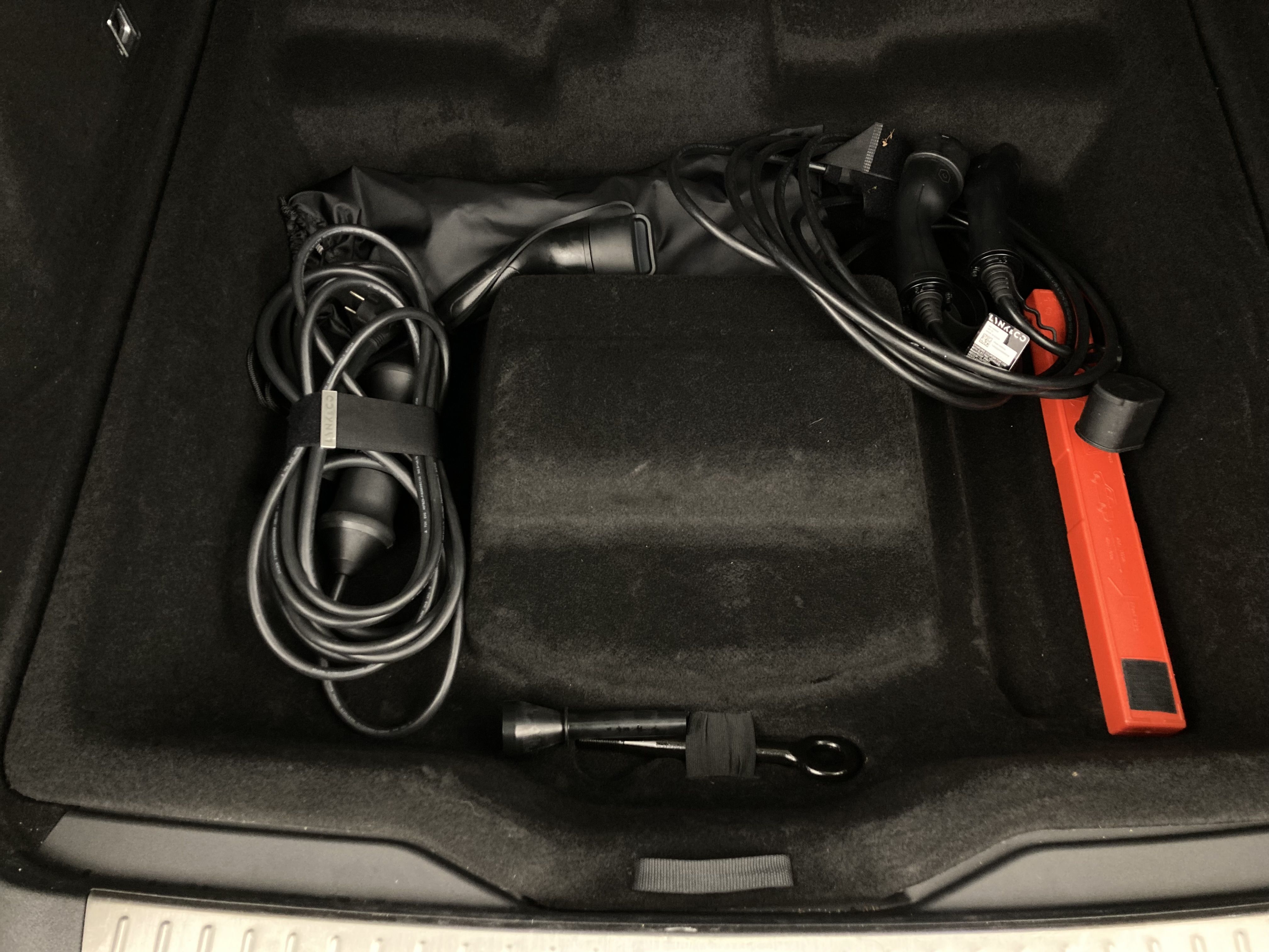 lynk&co 1 nv 1.5 PHEV 261 2022 black 24