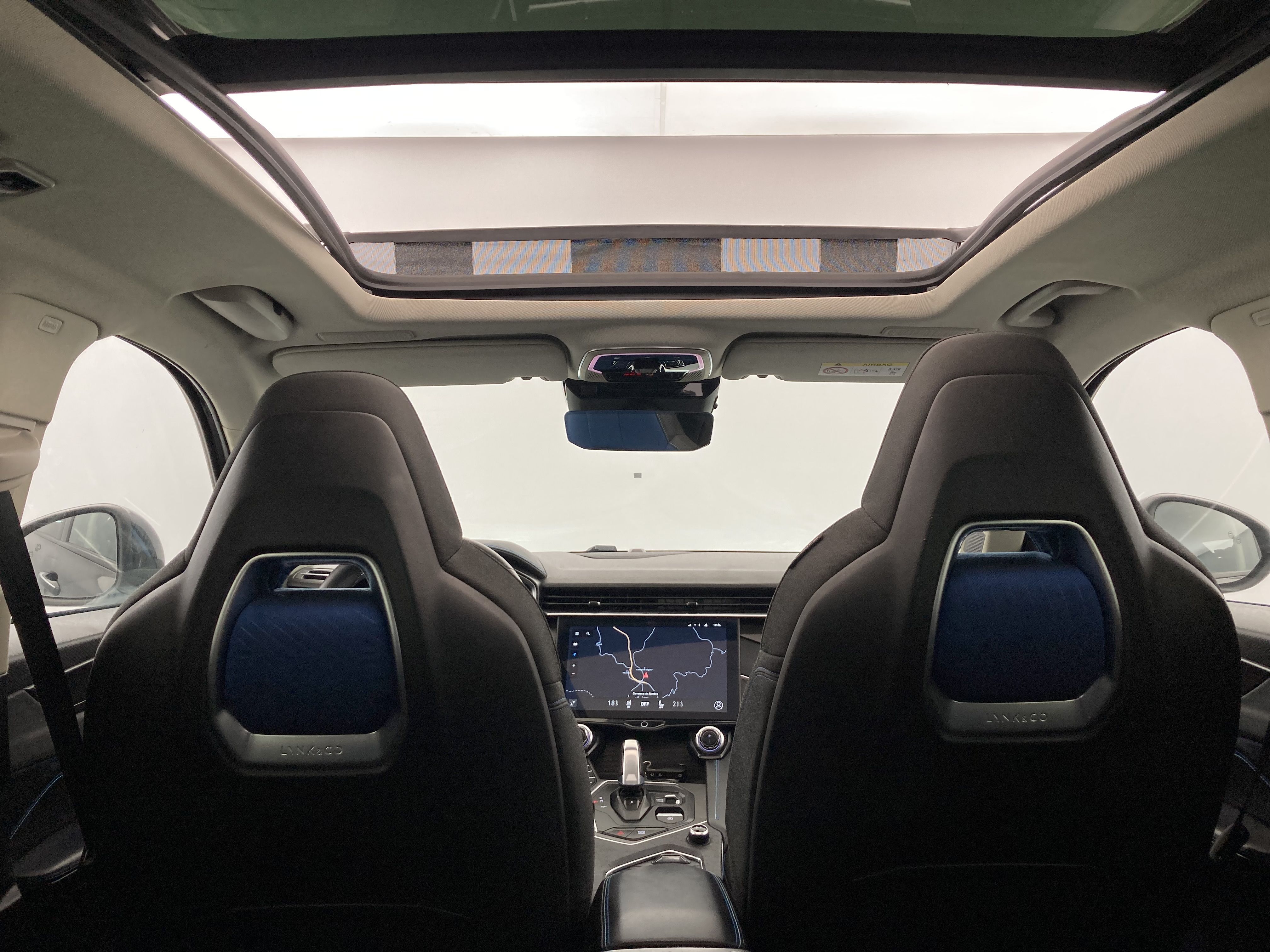 lynk&co 1 nv 1.5 PHEV 261 2022 black 25