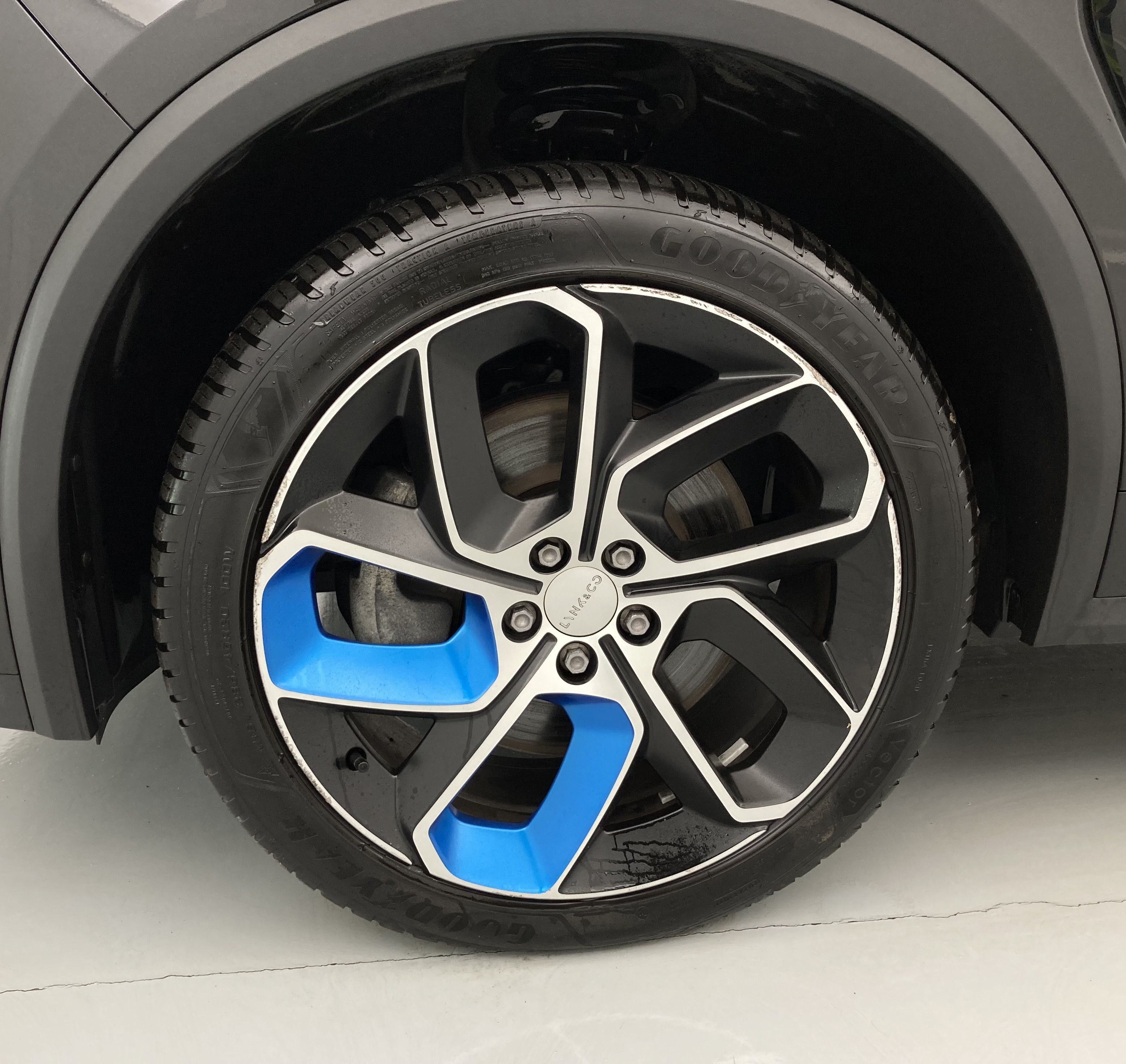 lynk&co 1 nv 1.5 PHEV 261 2022 black 29