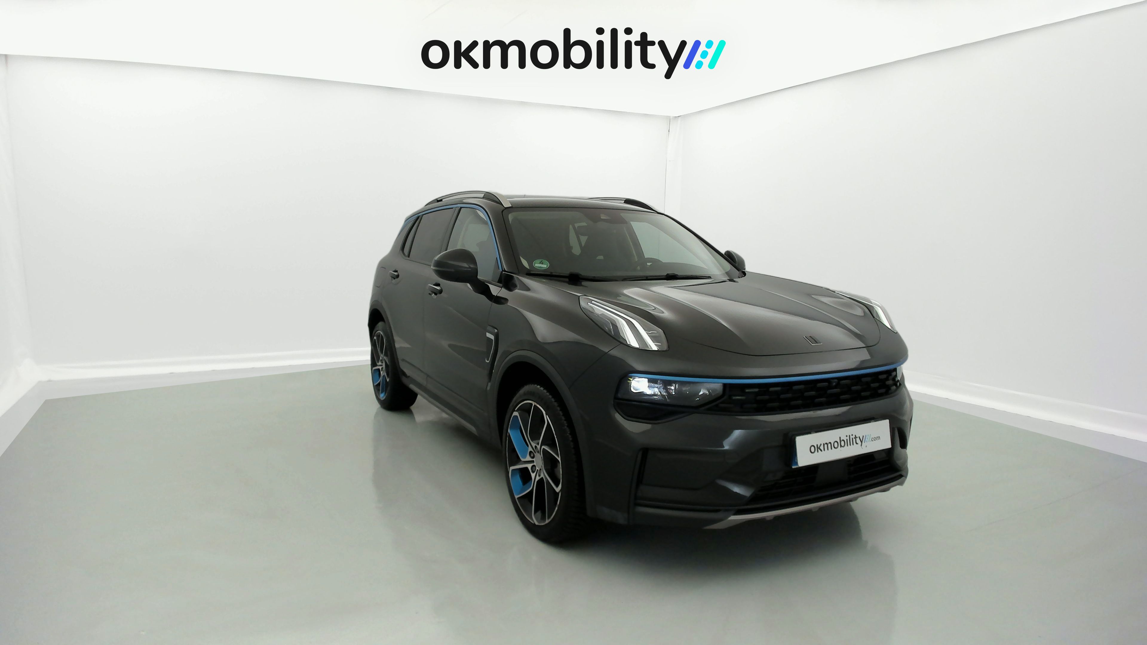 lynk&co 1 nv 1.5 PHEV 261 2022 black 4