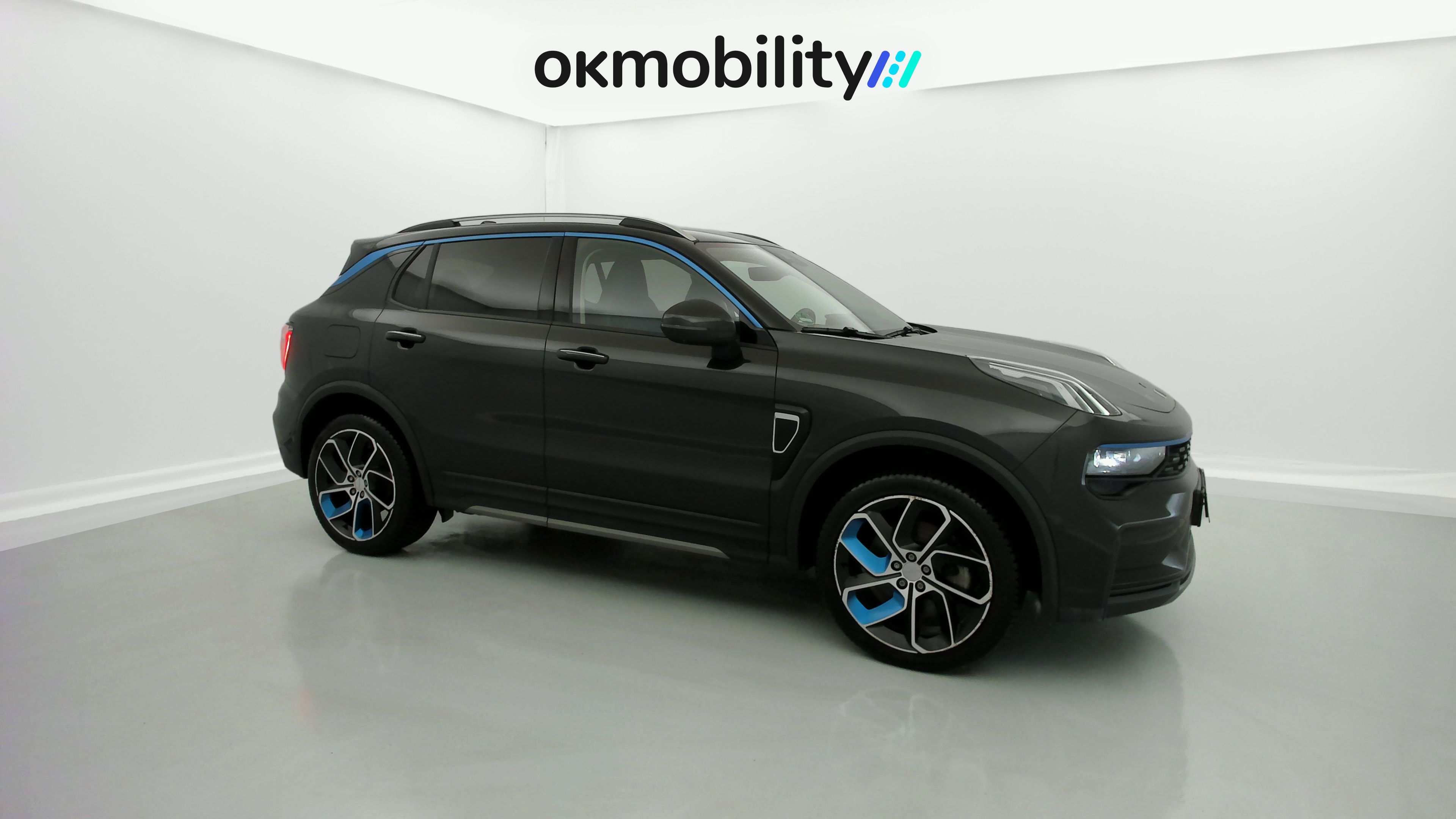 lynk&co 1 nv 1.5 PHEV 261 2022 black 3