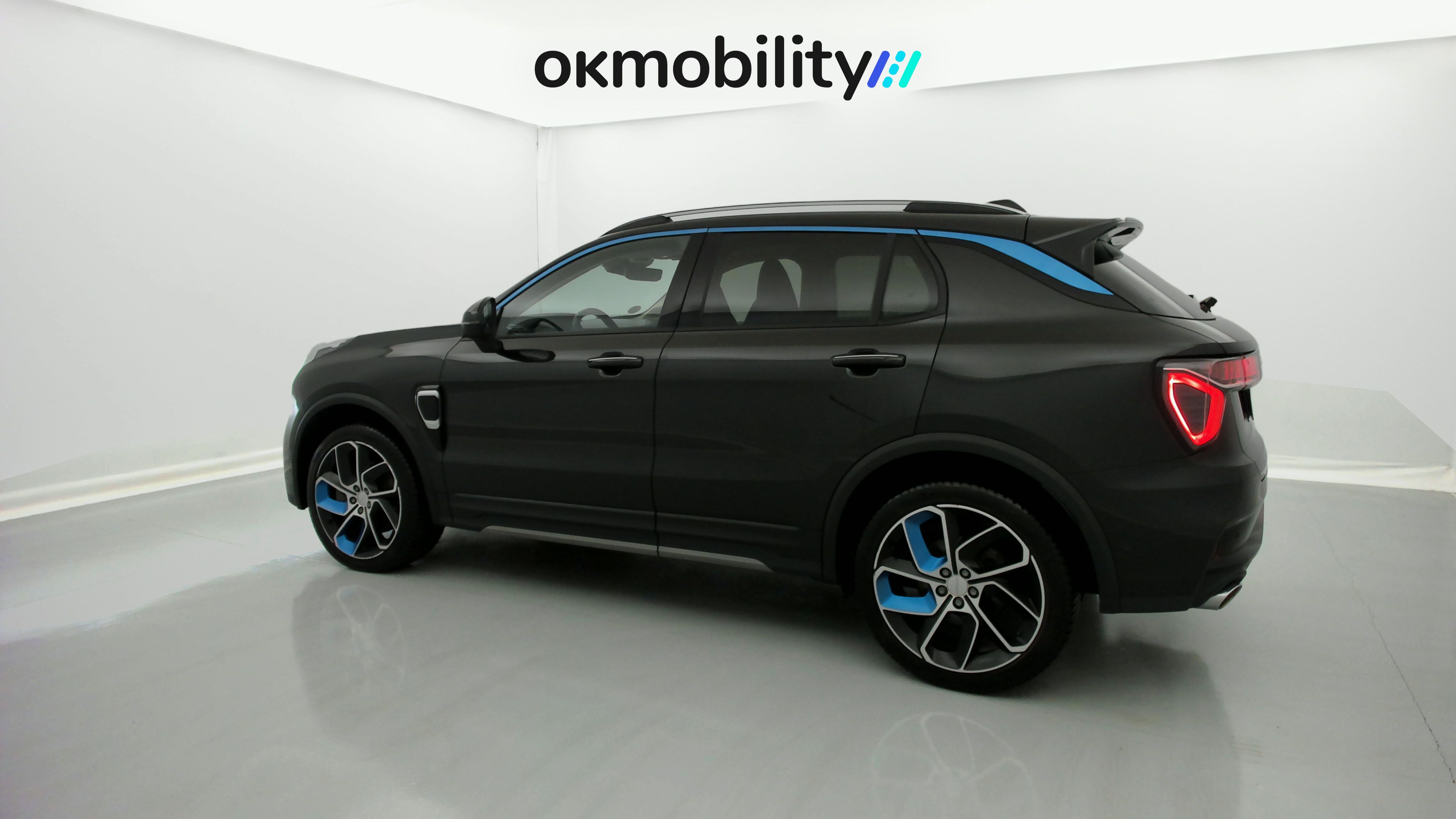 lynk&co 1 nv 1.5 PHEV 261 2022 black 9