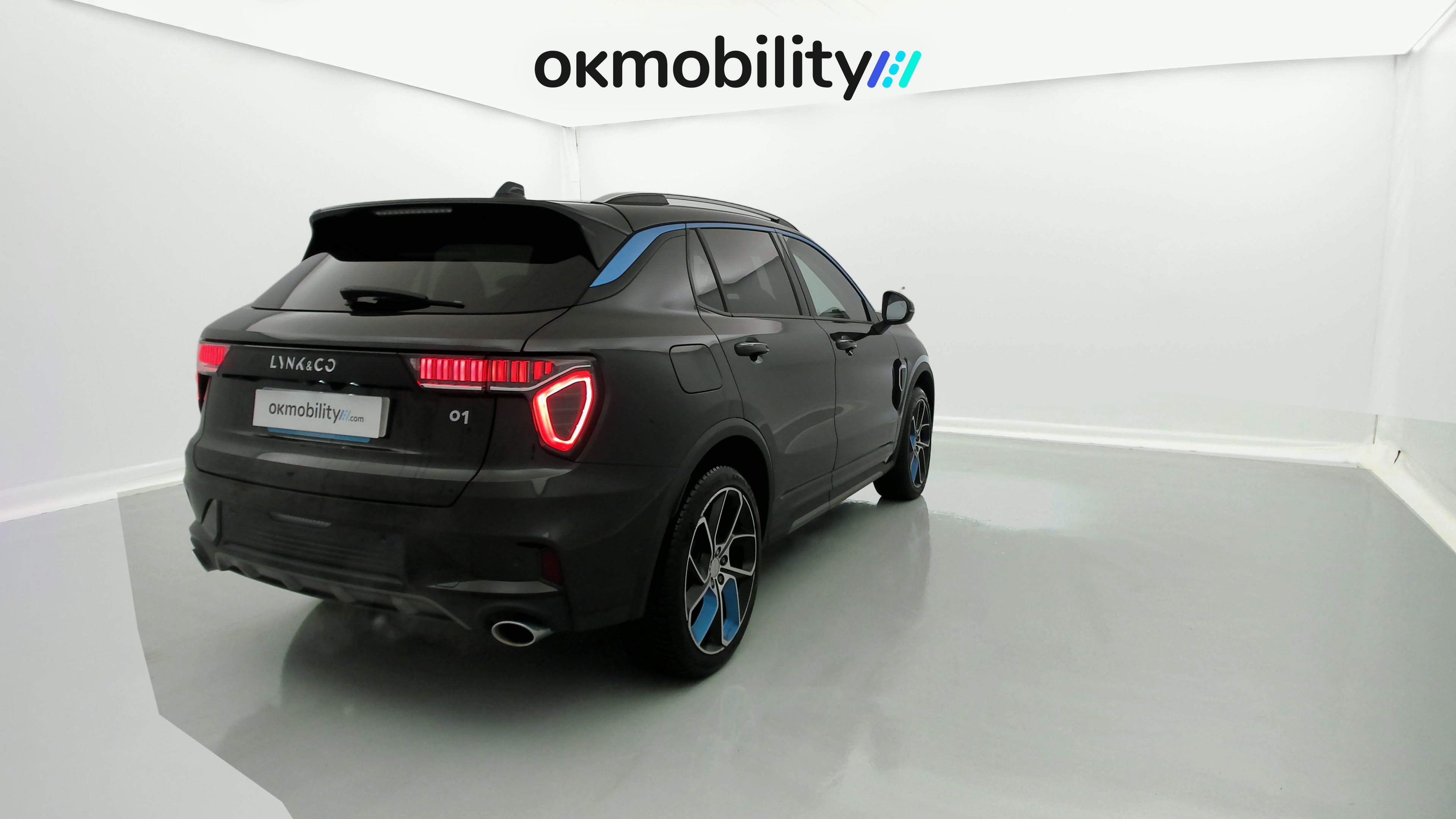 lynk&co 1 nv 1.5 PHEV 261 2022 black 12