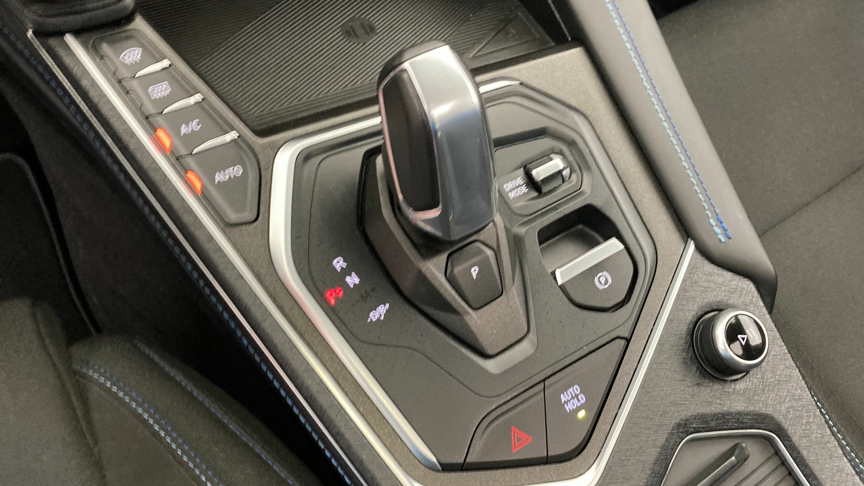 lynk&co 1 nv 1.5 PHEV 261 2022 blue 21