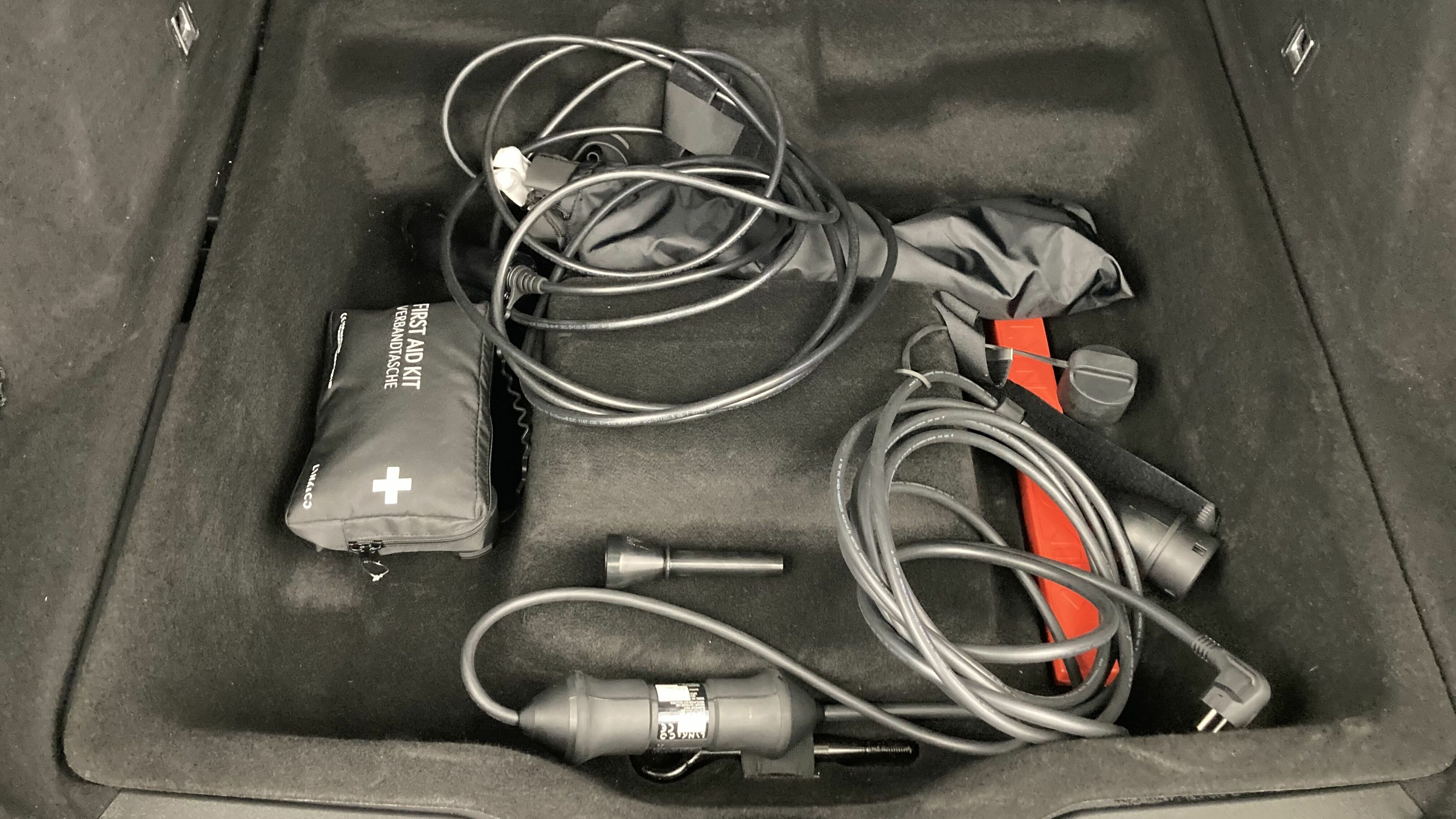 lynk&co 1 nv 1.5 PHEV 261 2022 blue 24