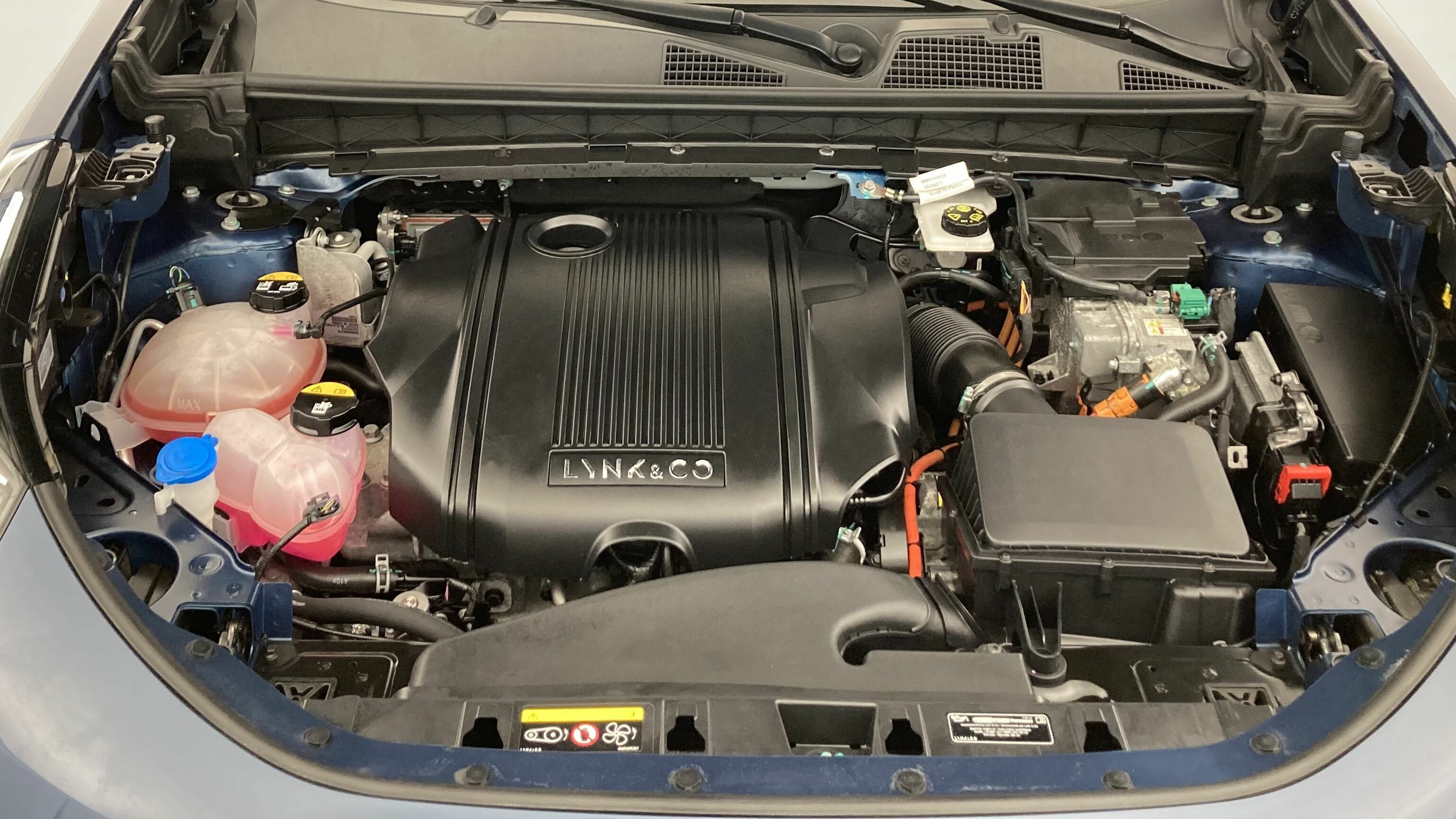 lynk&co 1 nv 1.5 PHEV 261 2022 blue 26