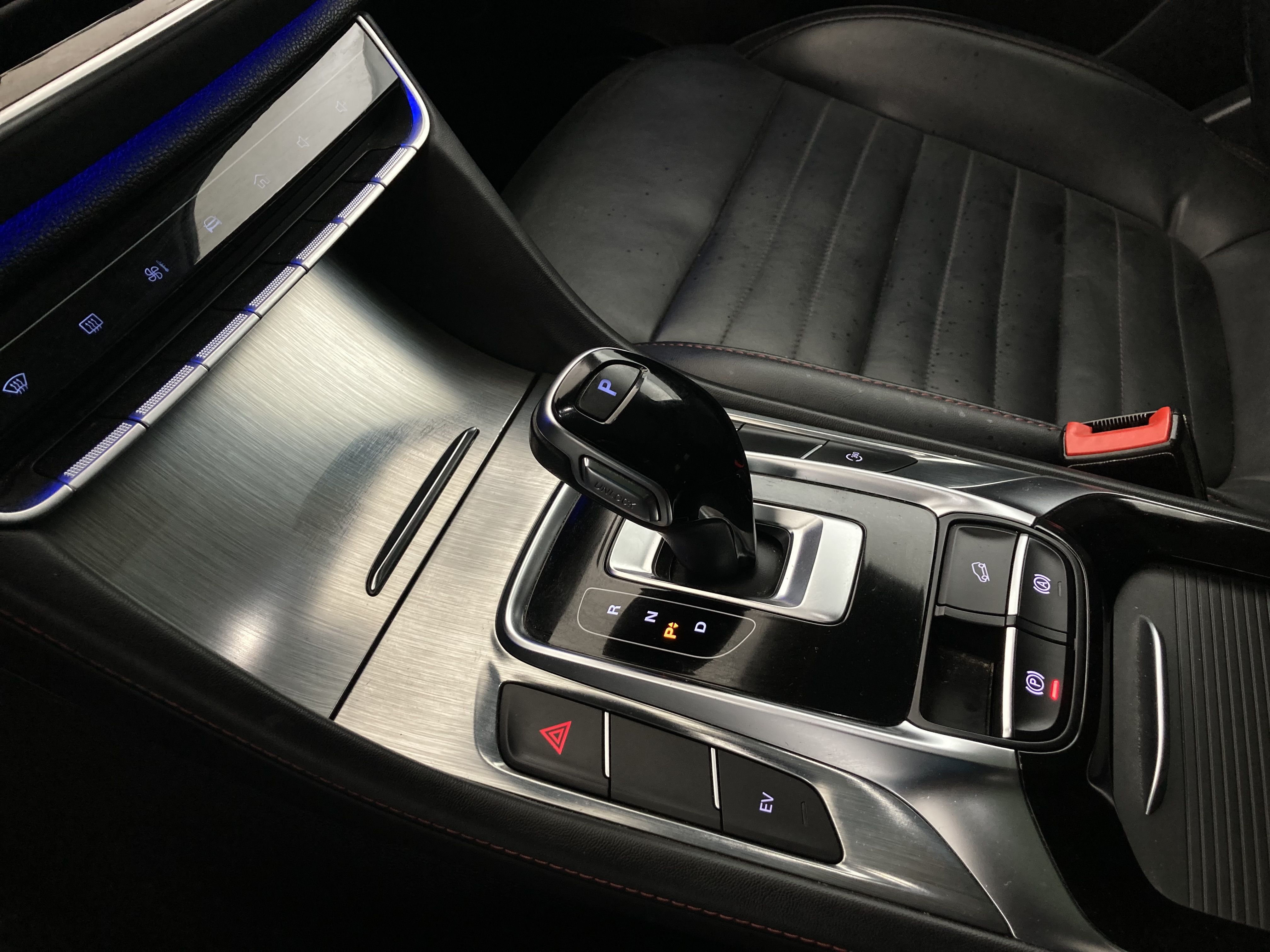 mg ehs phev luxury 1.5 T-GDI 258 PHEV 2023 dover white 14