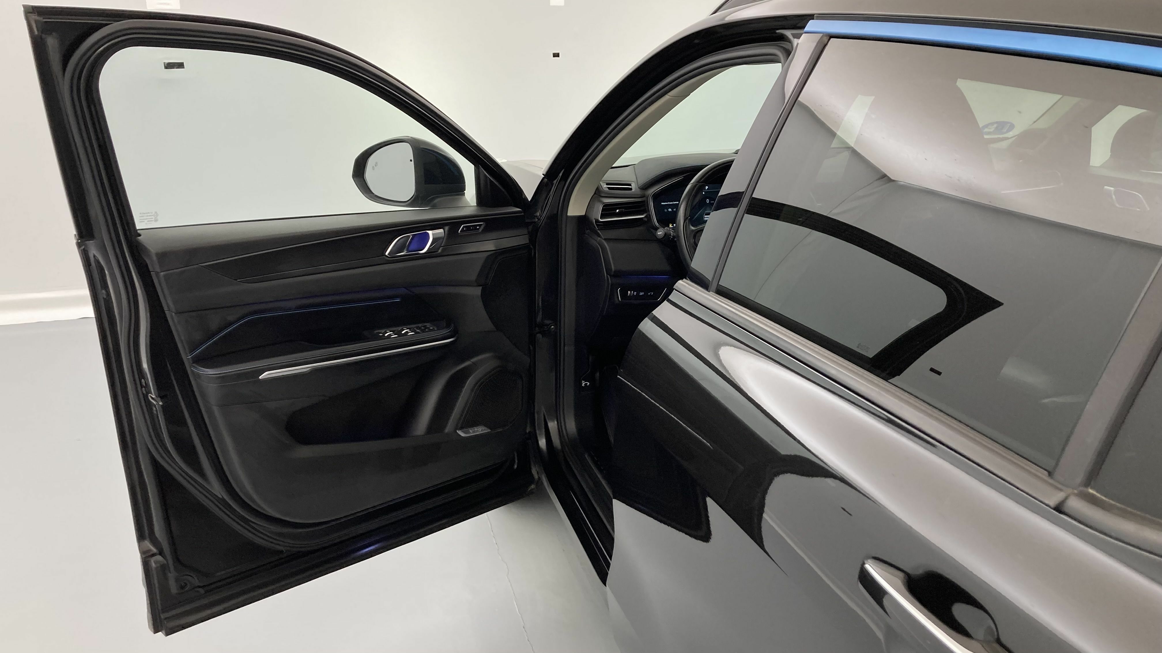 lynk&co 1 nv 1.5 PHEV 261 2022 black 13