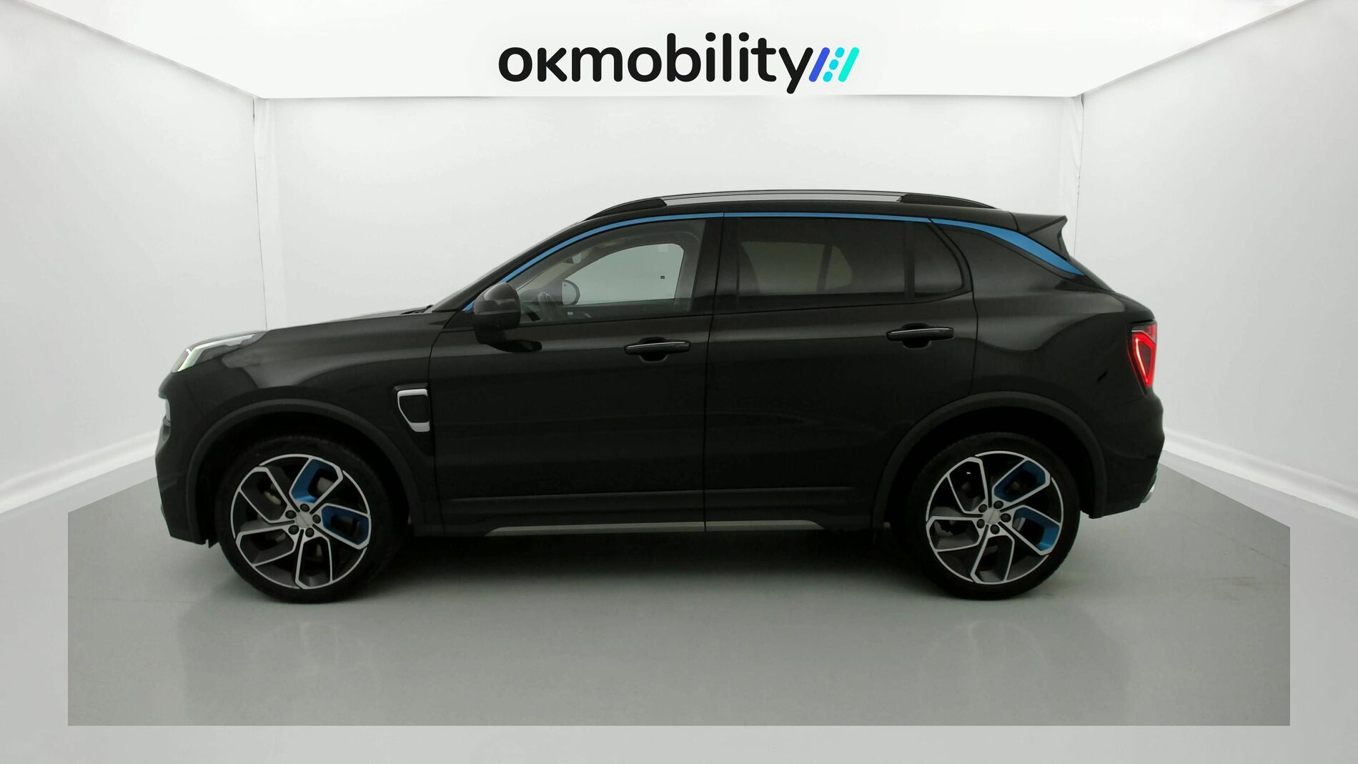 lynk&co 1 nv 1.5 PHEV 261 2022 black 7