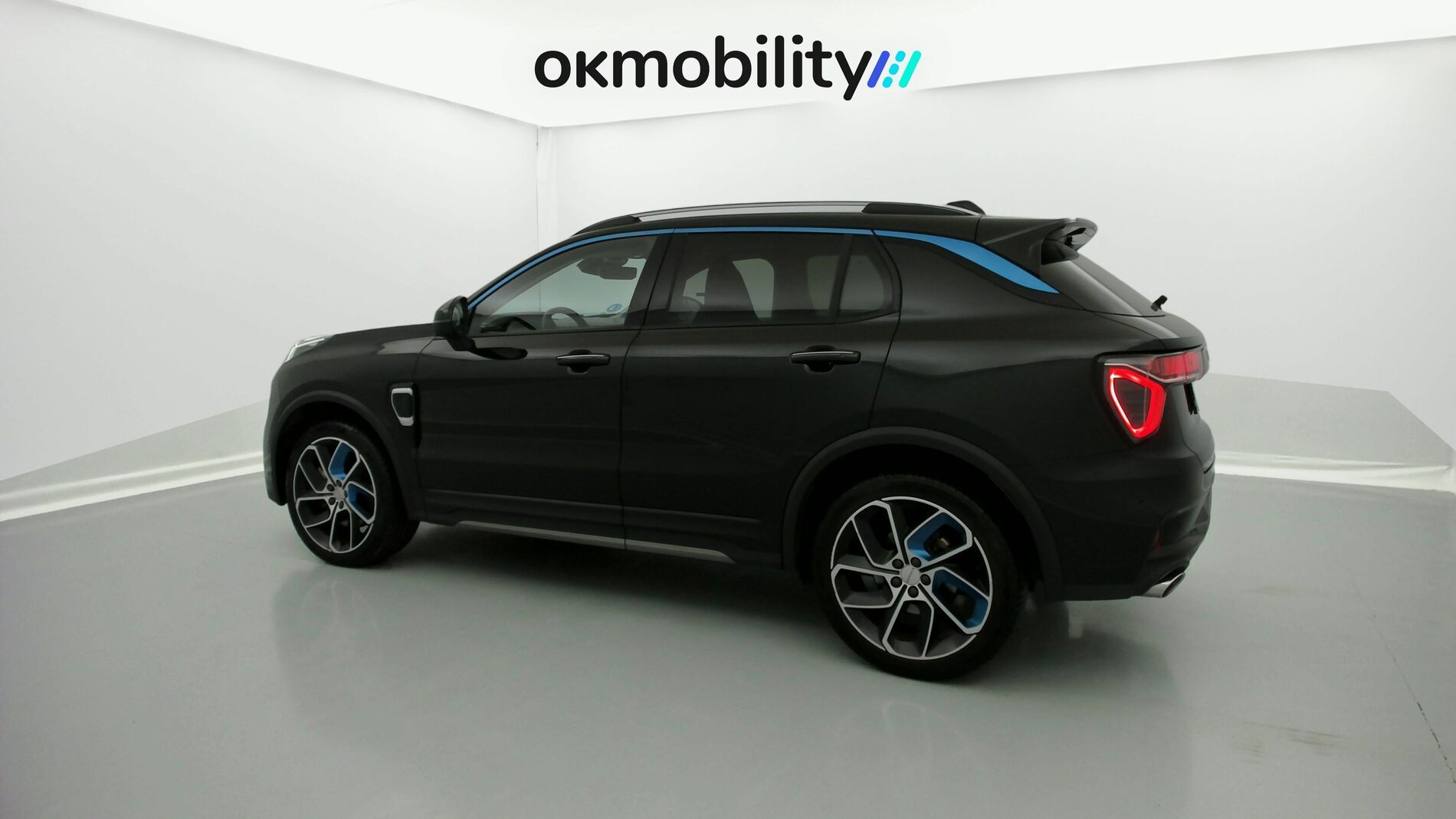 lynk&co 1 nv 1.5 PHEV 261 2022 black 8