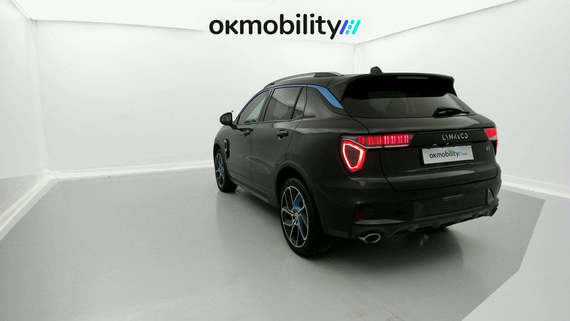 lynk&co 1 nv 1.5 PHEV 261 2022 black 9