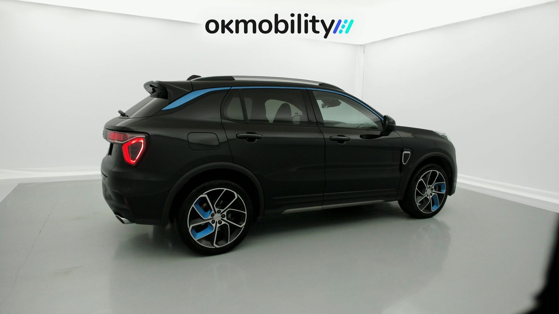 lynk&co 1 nv 1.5 PHEV 261 2022 black 12
