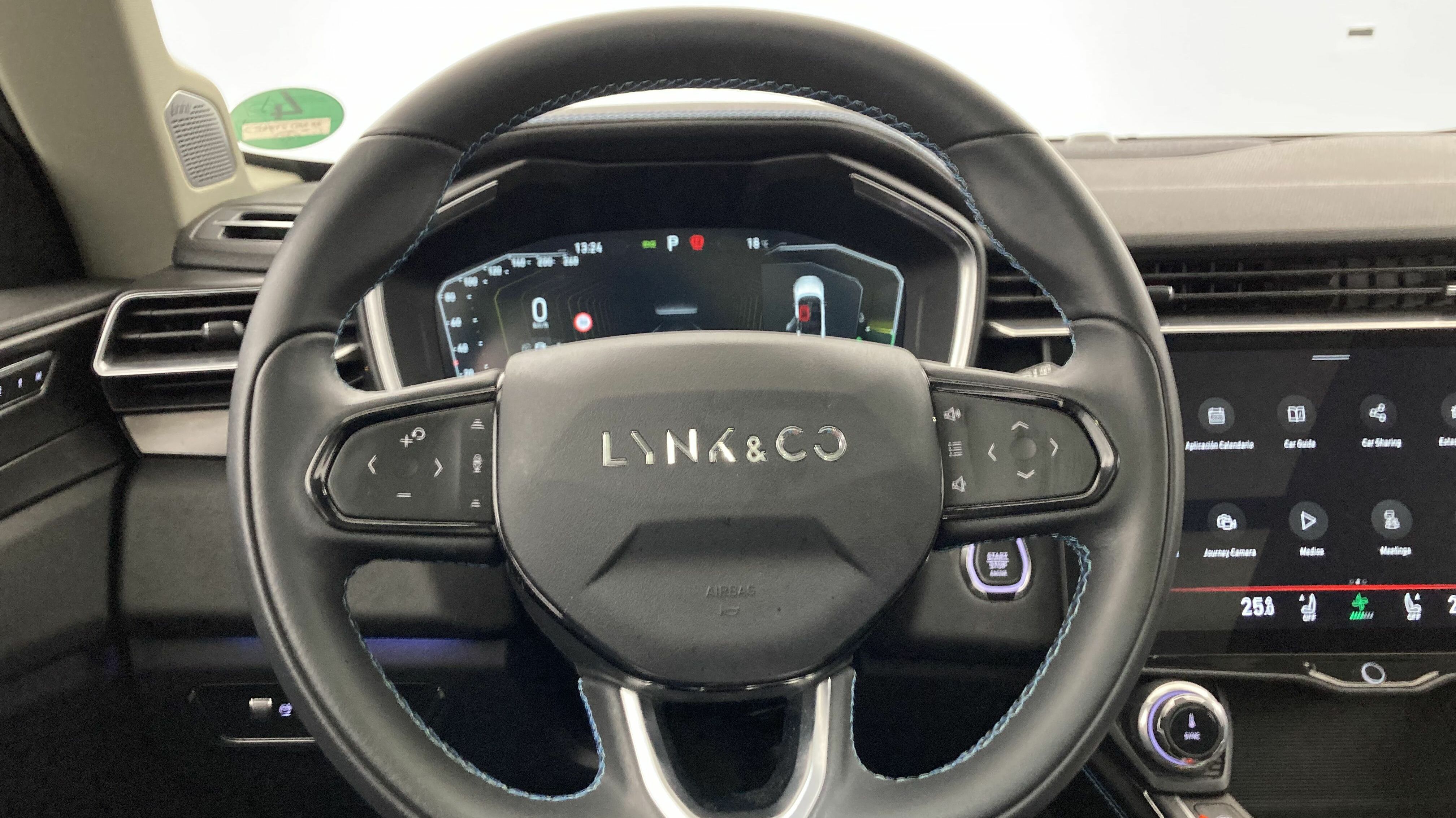 lynk&co 1 nv 1.5 PHEV 261 2022 black 18