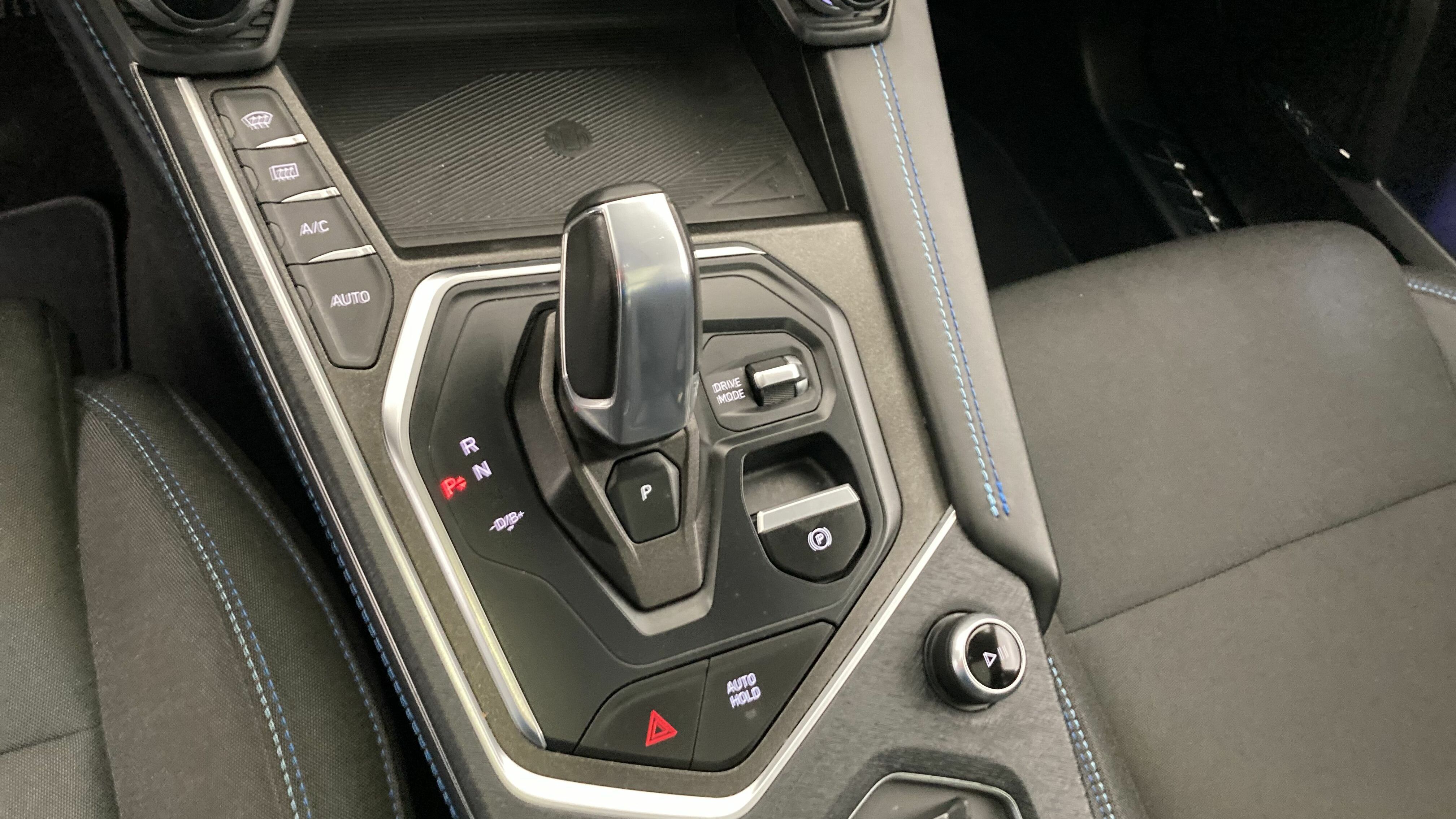 lynk&co 1 nv 1.5 PHEV 261 2022 black 21