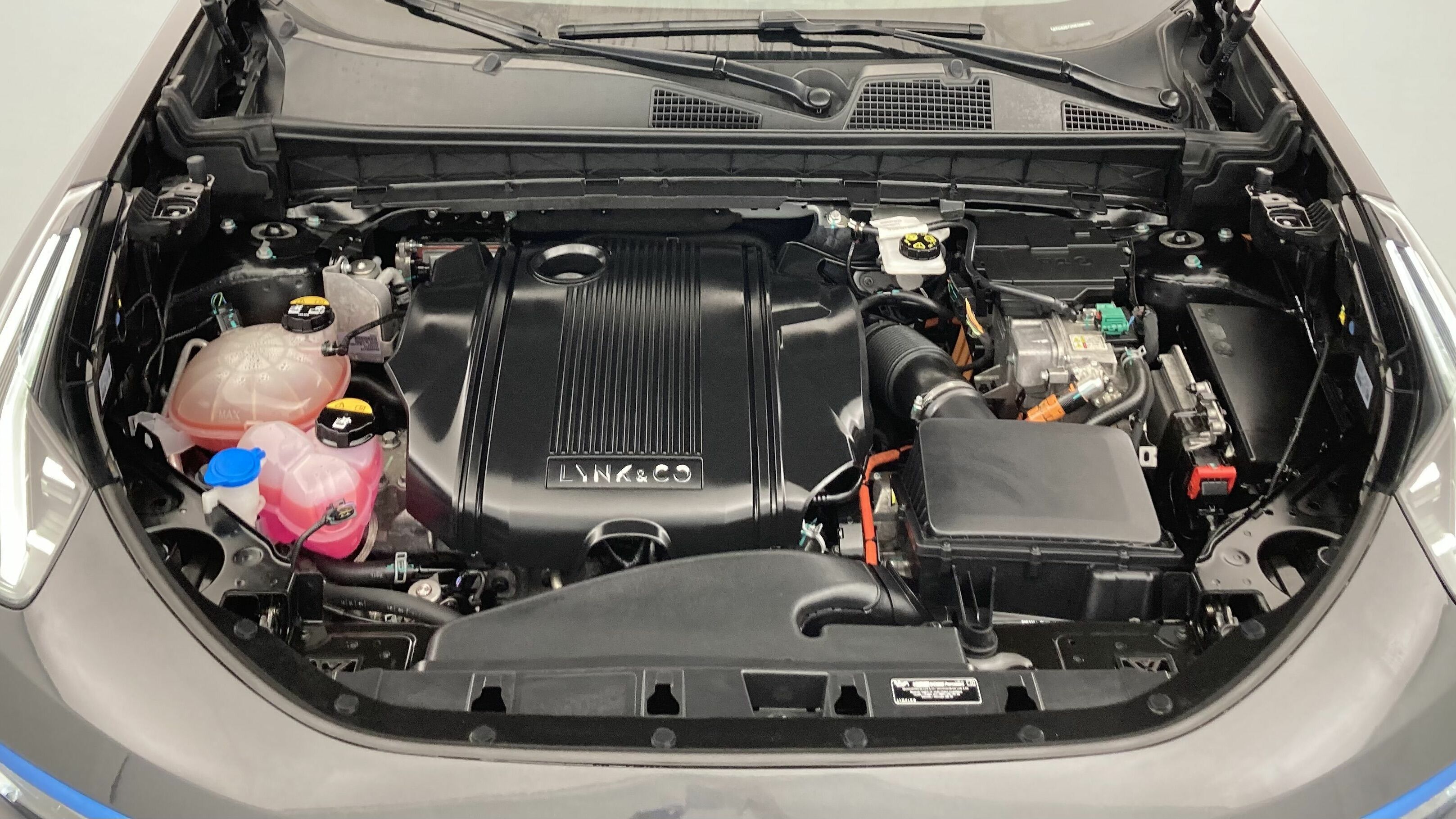 lynk&co 1 nv 1.5 PHEV 261 2022 black 26