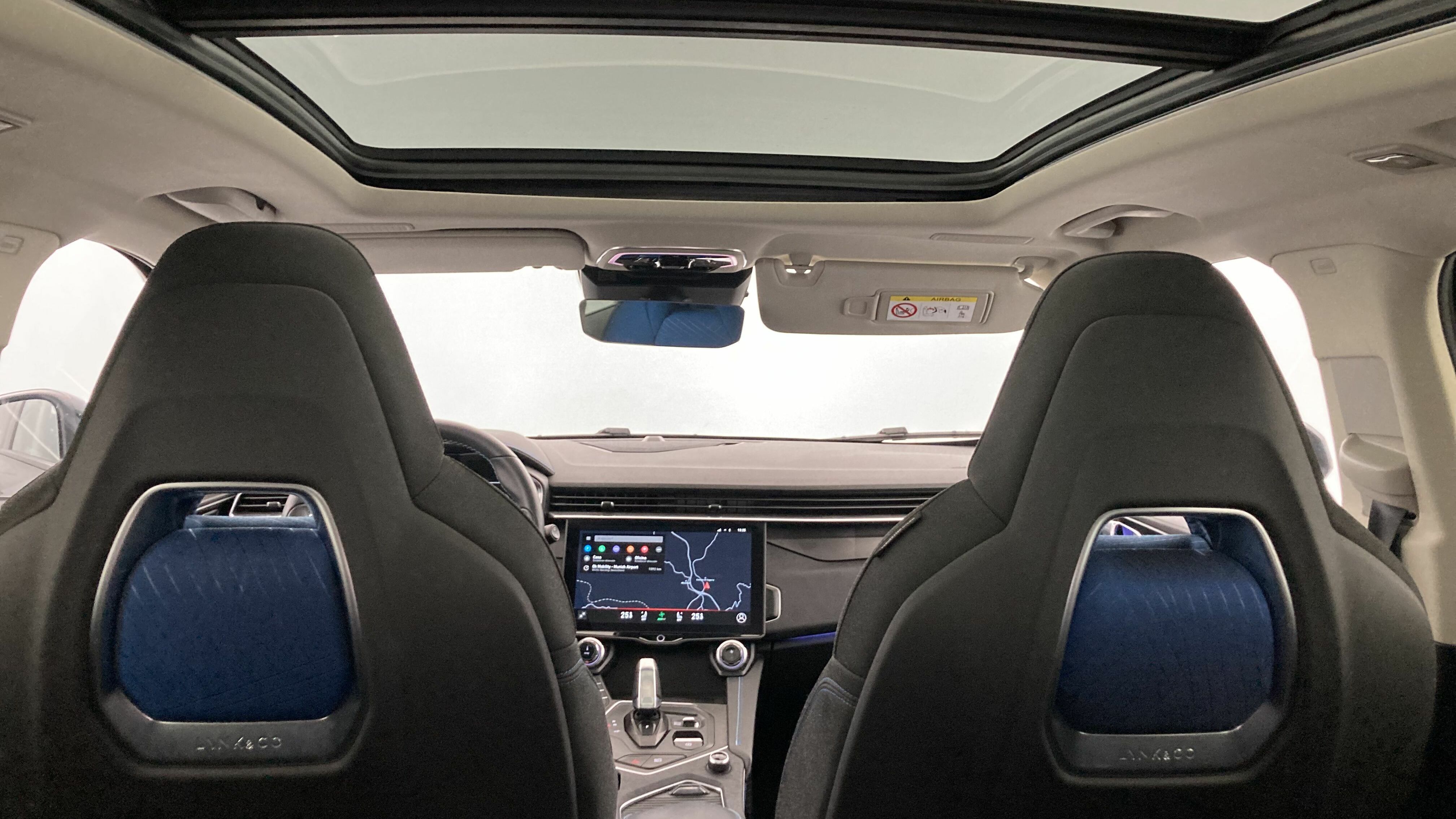 lynk&co 1 nv 1.5 PHEV 261 2022 black 32